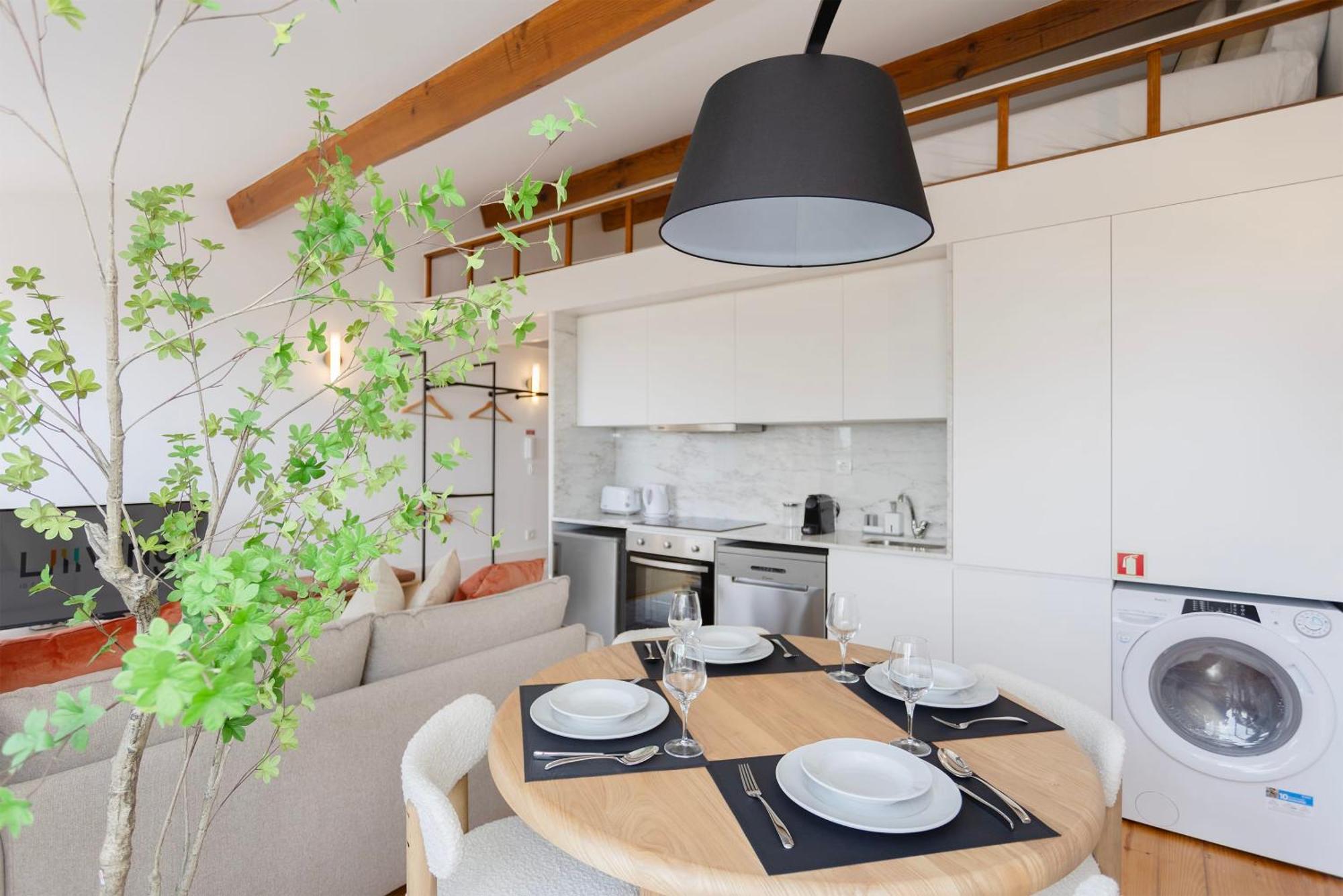 Liiiving In - Mezzanine Delight Balcony Apartment *