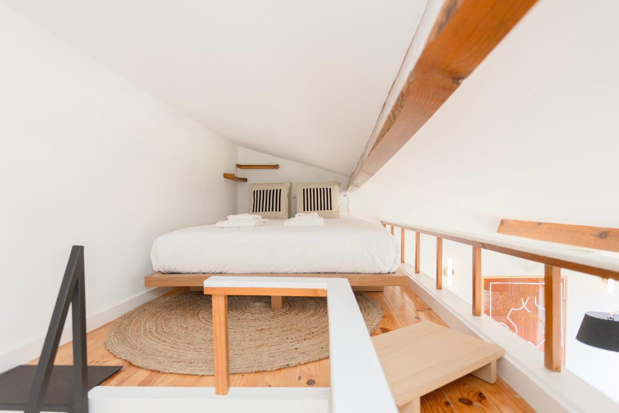 Apartment Liiiving In - Mezzanine Delight Balcony