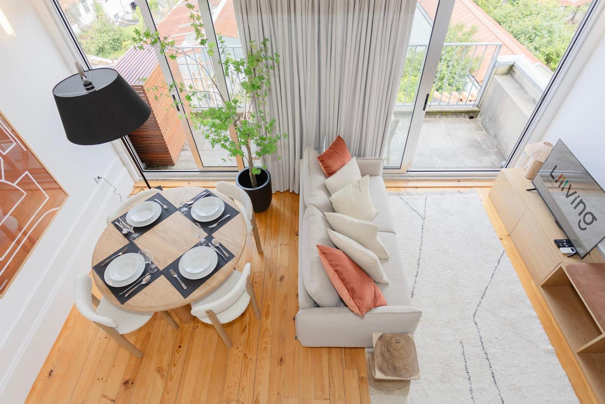 Liiiving In - Mezzanine Delight Balcony * Porto