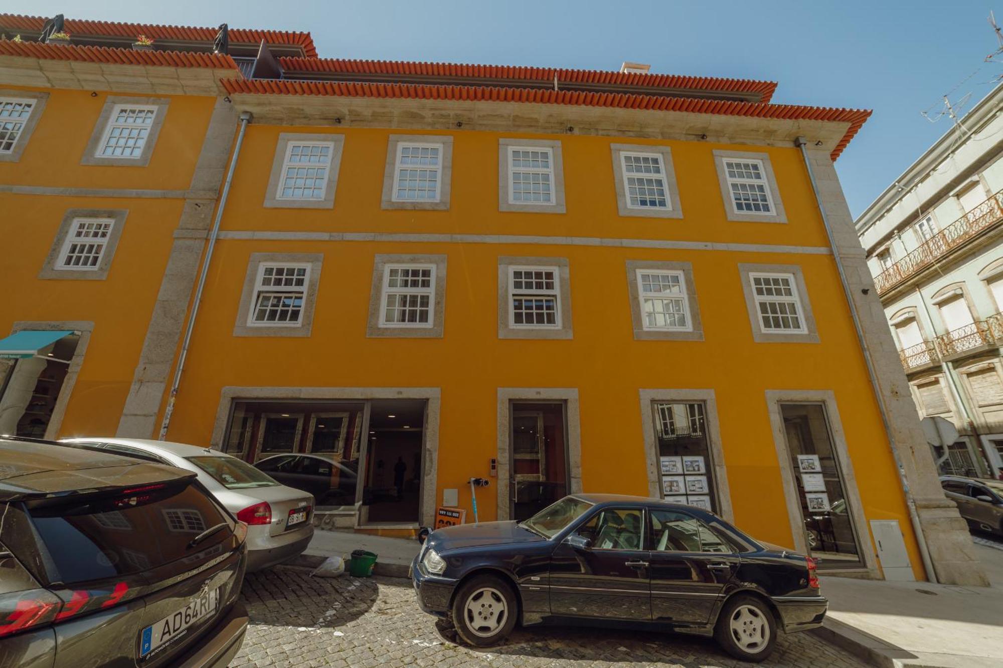 Downtown Prime With Terrace By Vacationy * Porto
