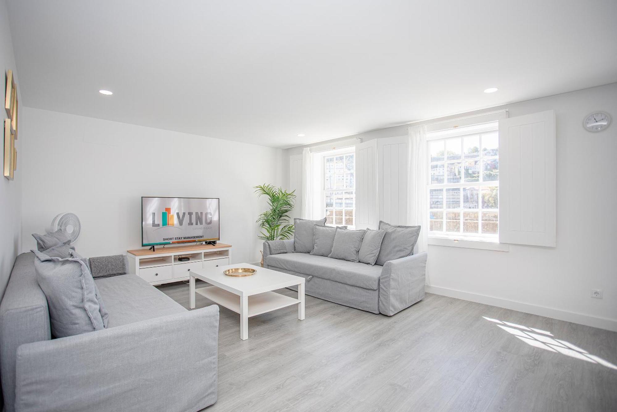 Liiiving In - Ribeira Riverside Apartment