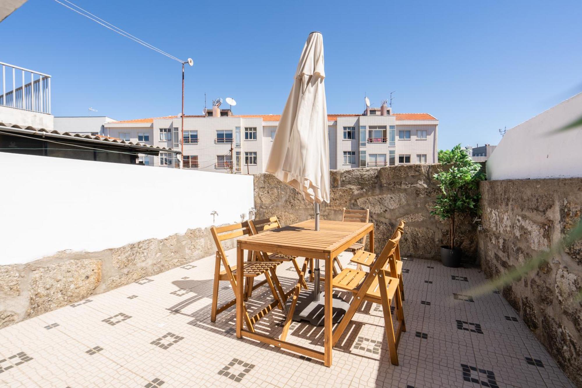 Host Wise - Elegant Colorful House W Private Terrace Porto