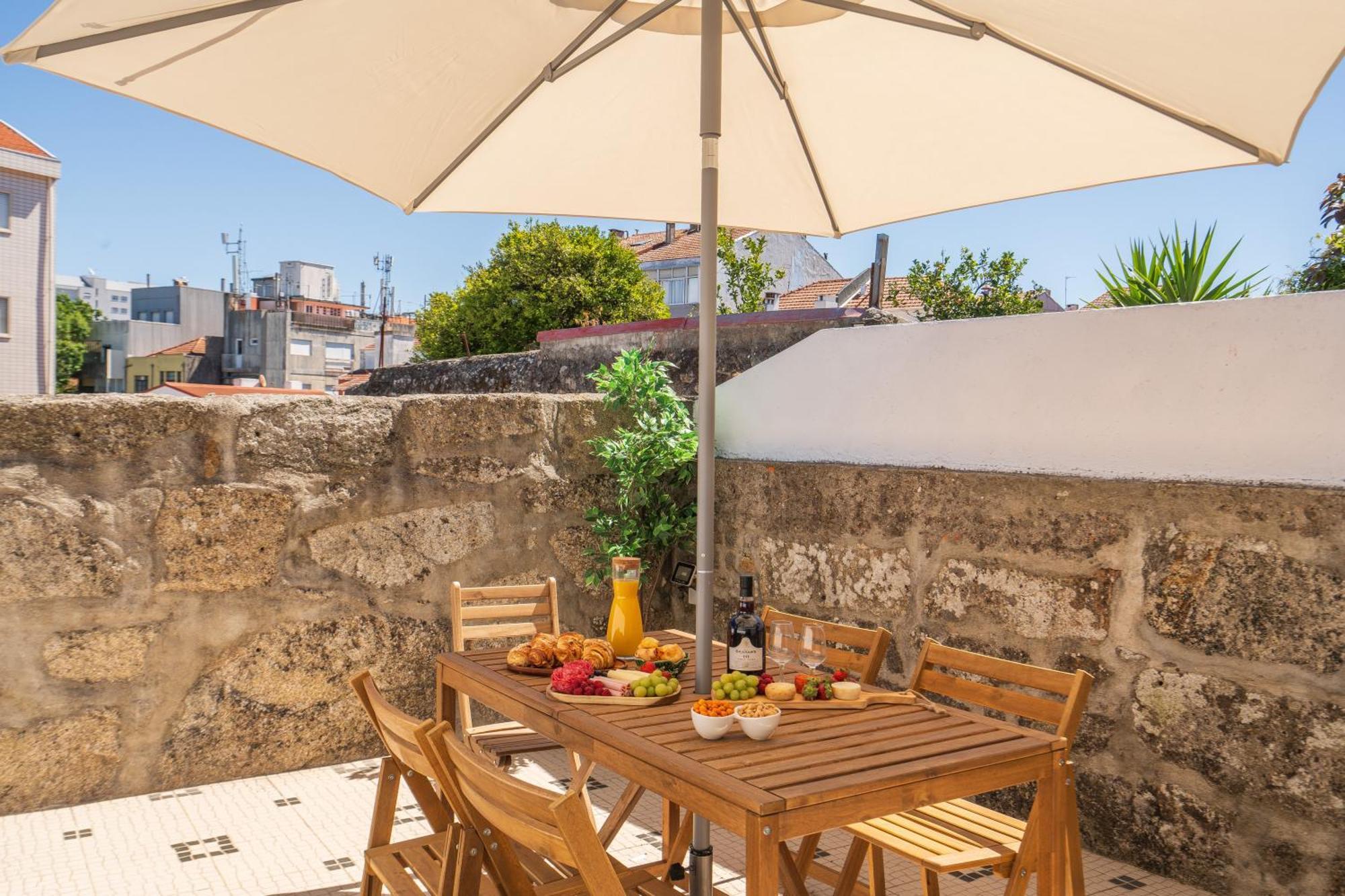 Host Wise - Elegant Colorful House W Private Terrace Porto