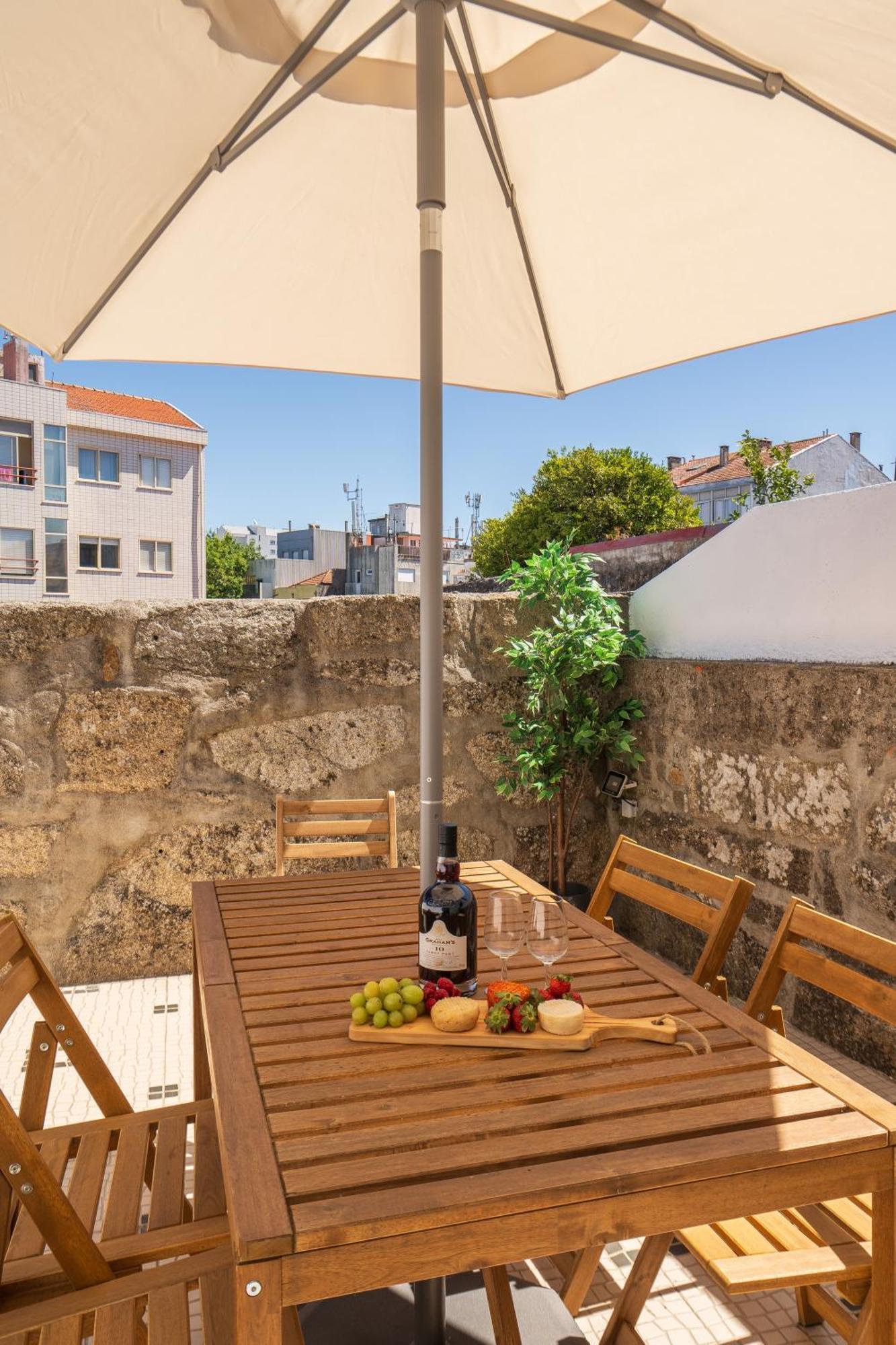 Host Wise - Elegant Colorful House W Private Terrace Holiday home