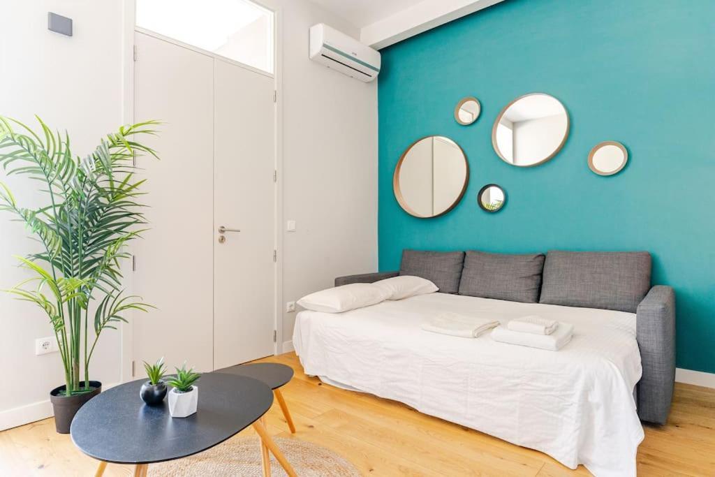 Modern Downtown Apartment *