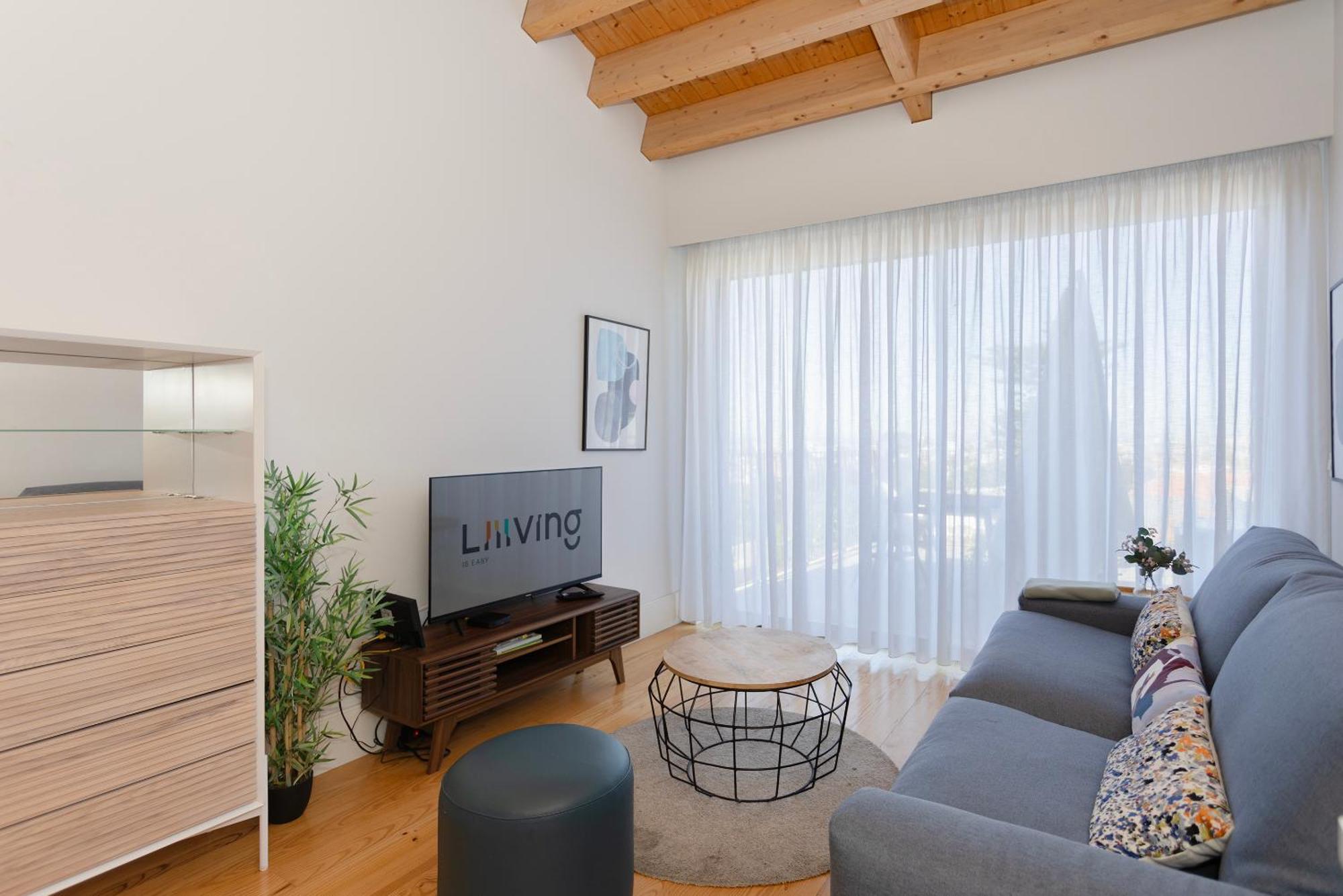 Liiiving In - View * Porto