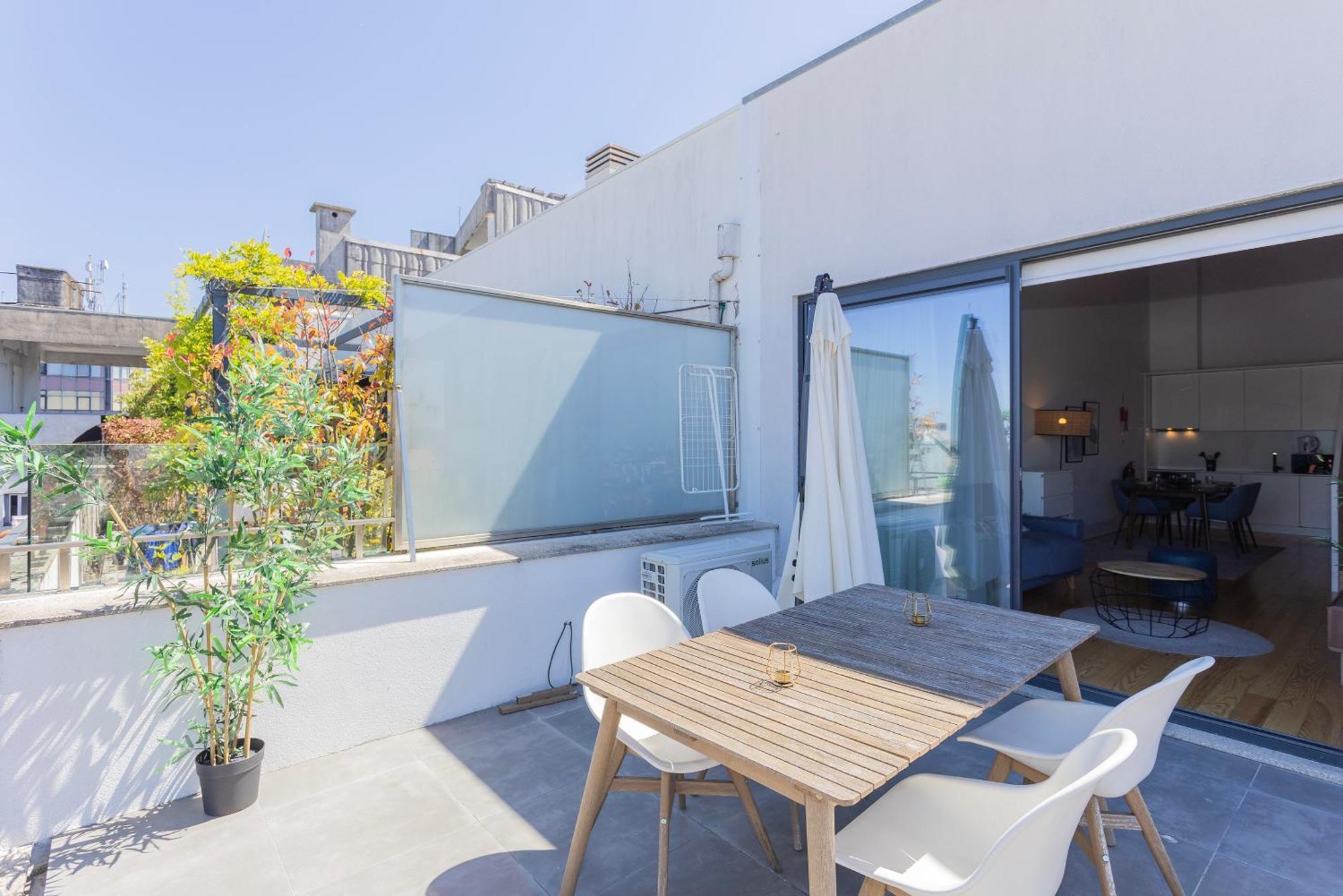 Apartment Liiiving In - View *