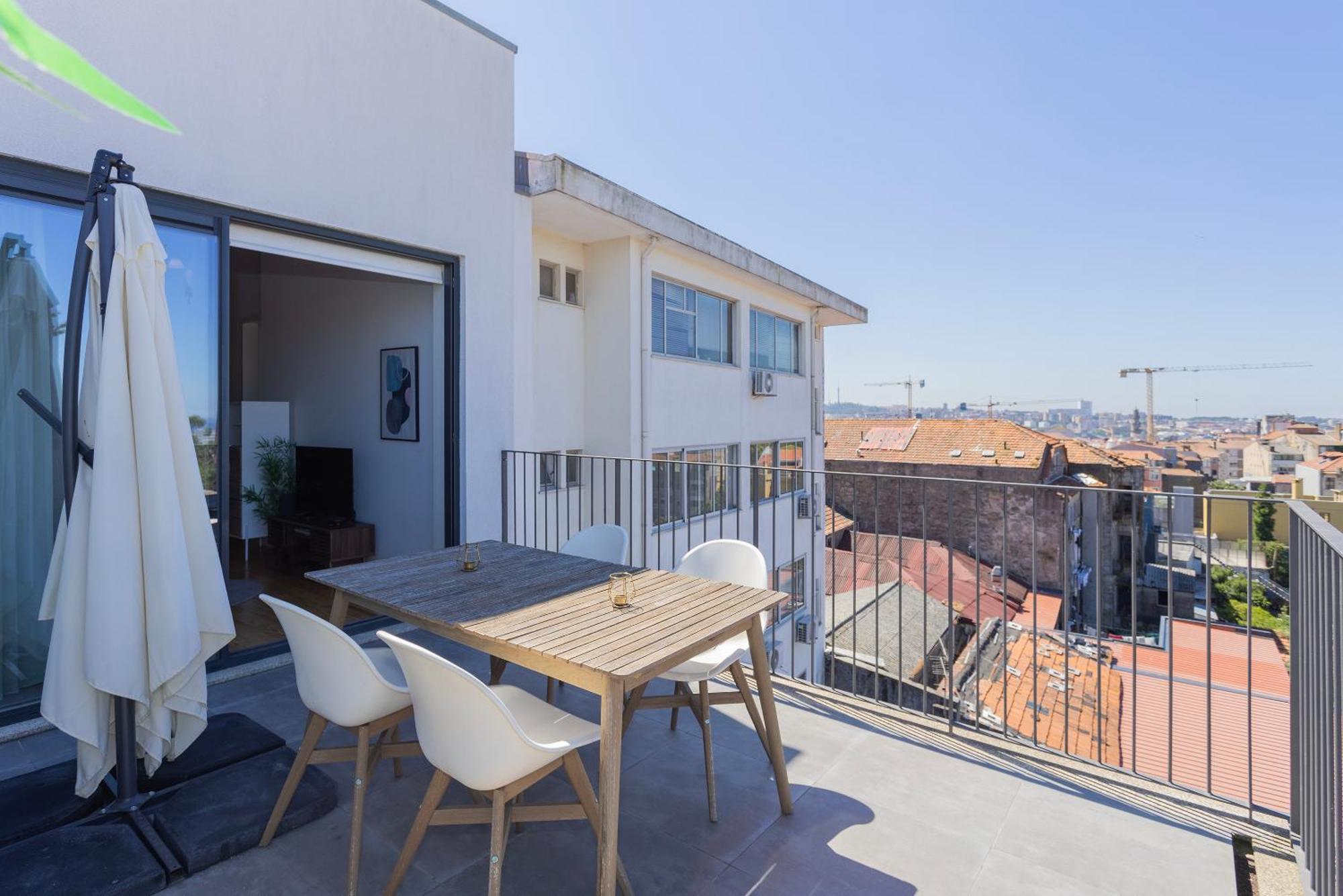 Liiiving In - View * Porto