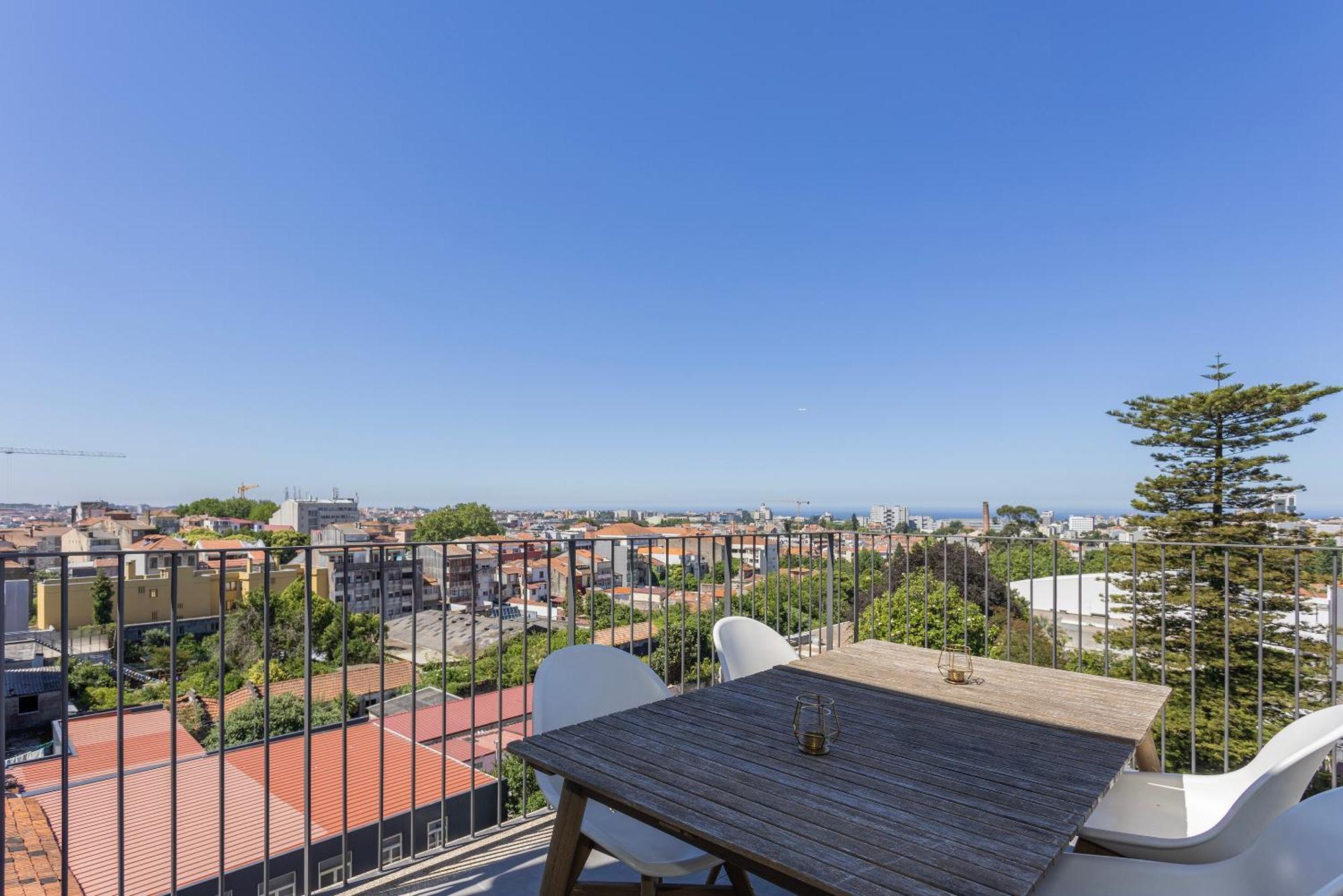 Liiiving In - View Apartment *