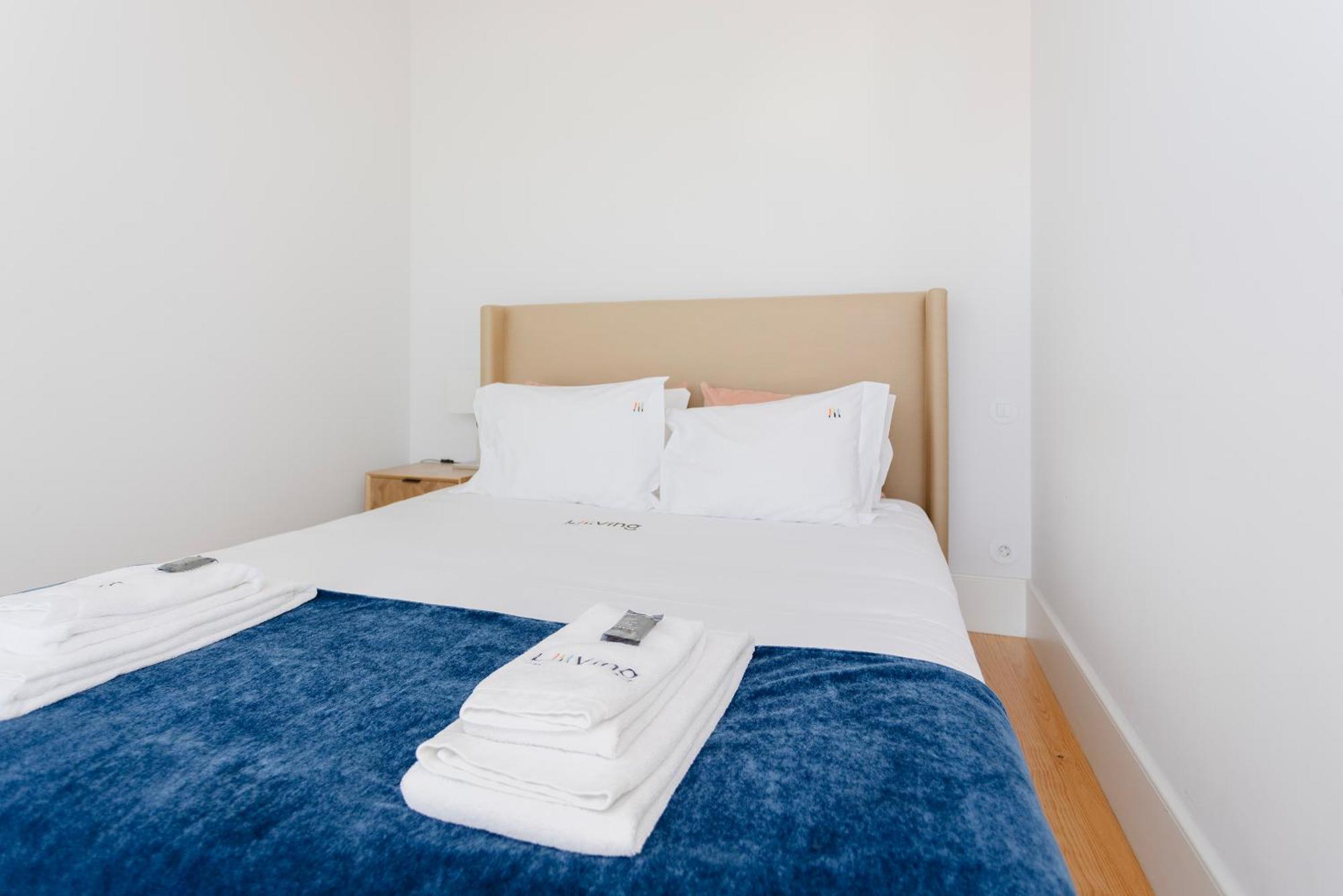 Liiiving In - View Apartment