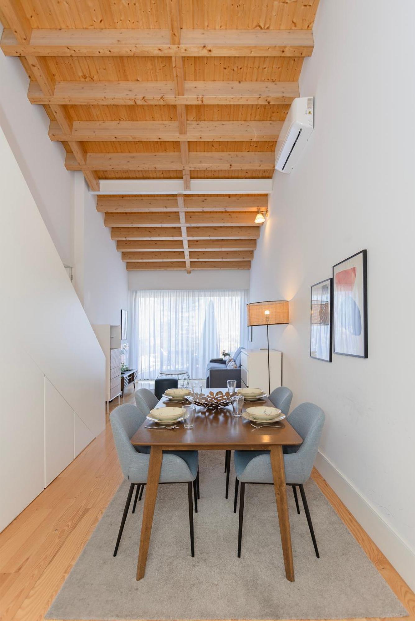Apartment Liiiving In - View *