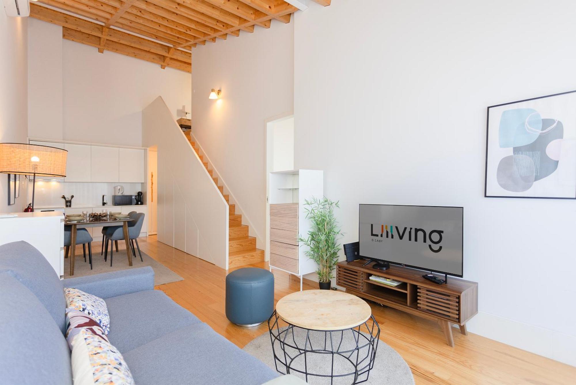 Liiiving In - View *