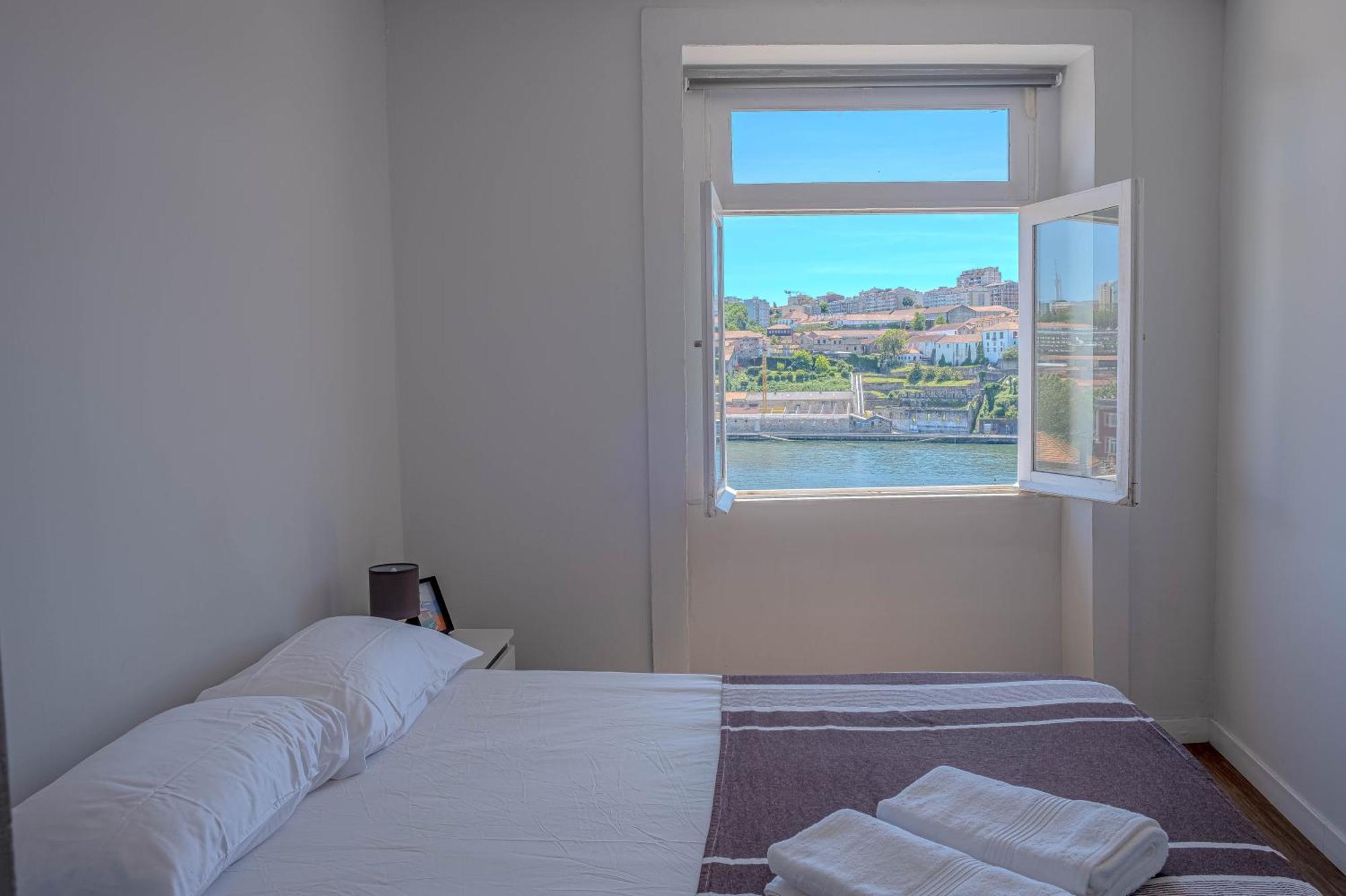 Riverville Apartment *