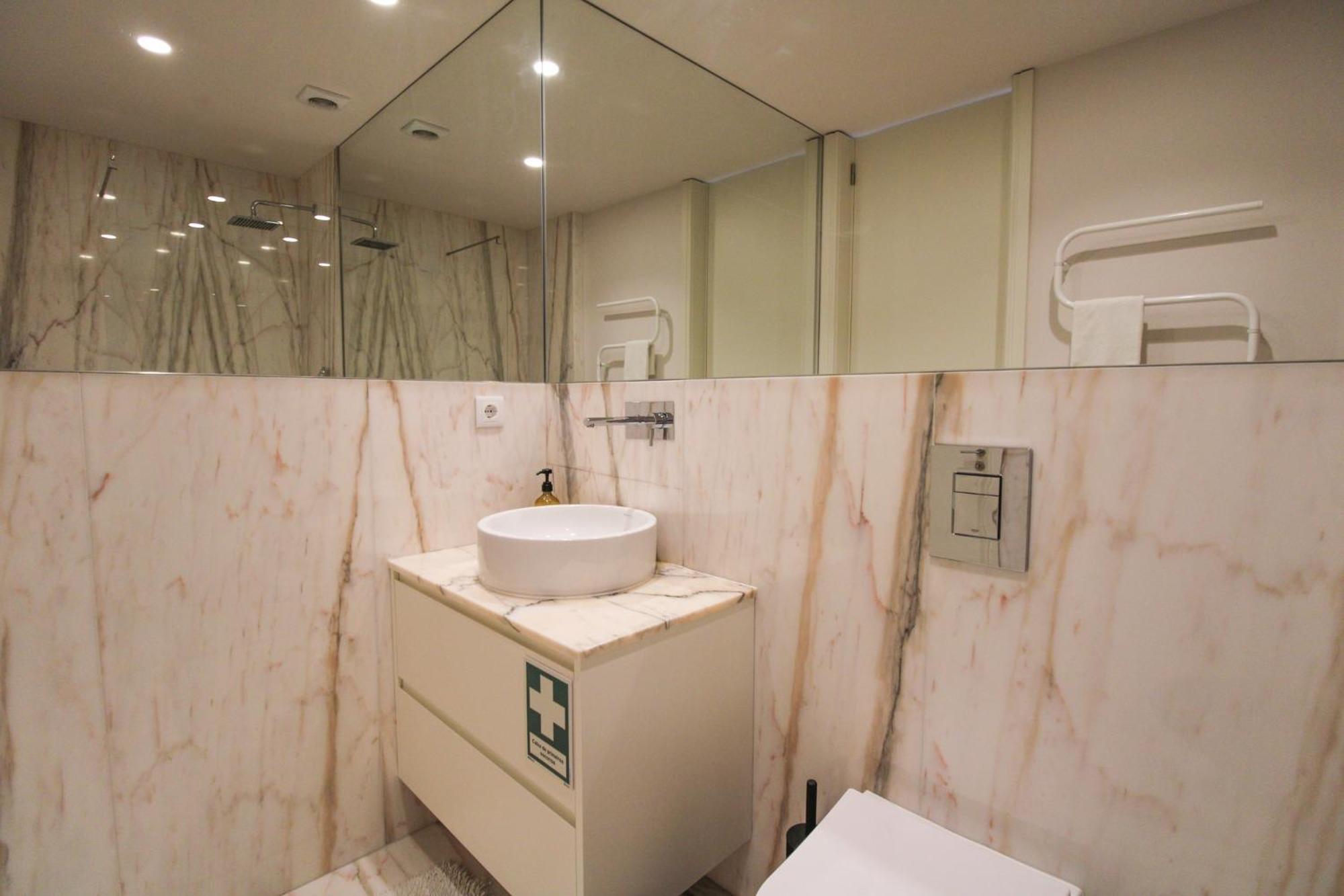 Luxurious Flat In Center By Lovelystay