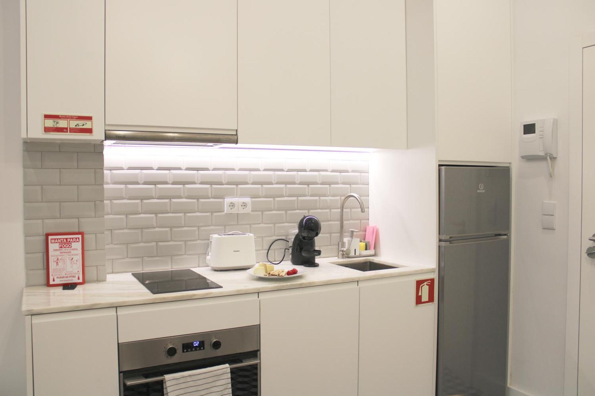 Modern Flat Near Trindade By Lovelystay *