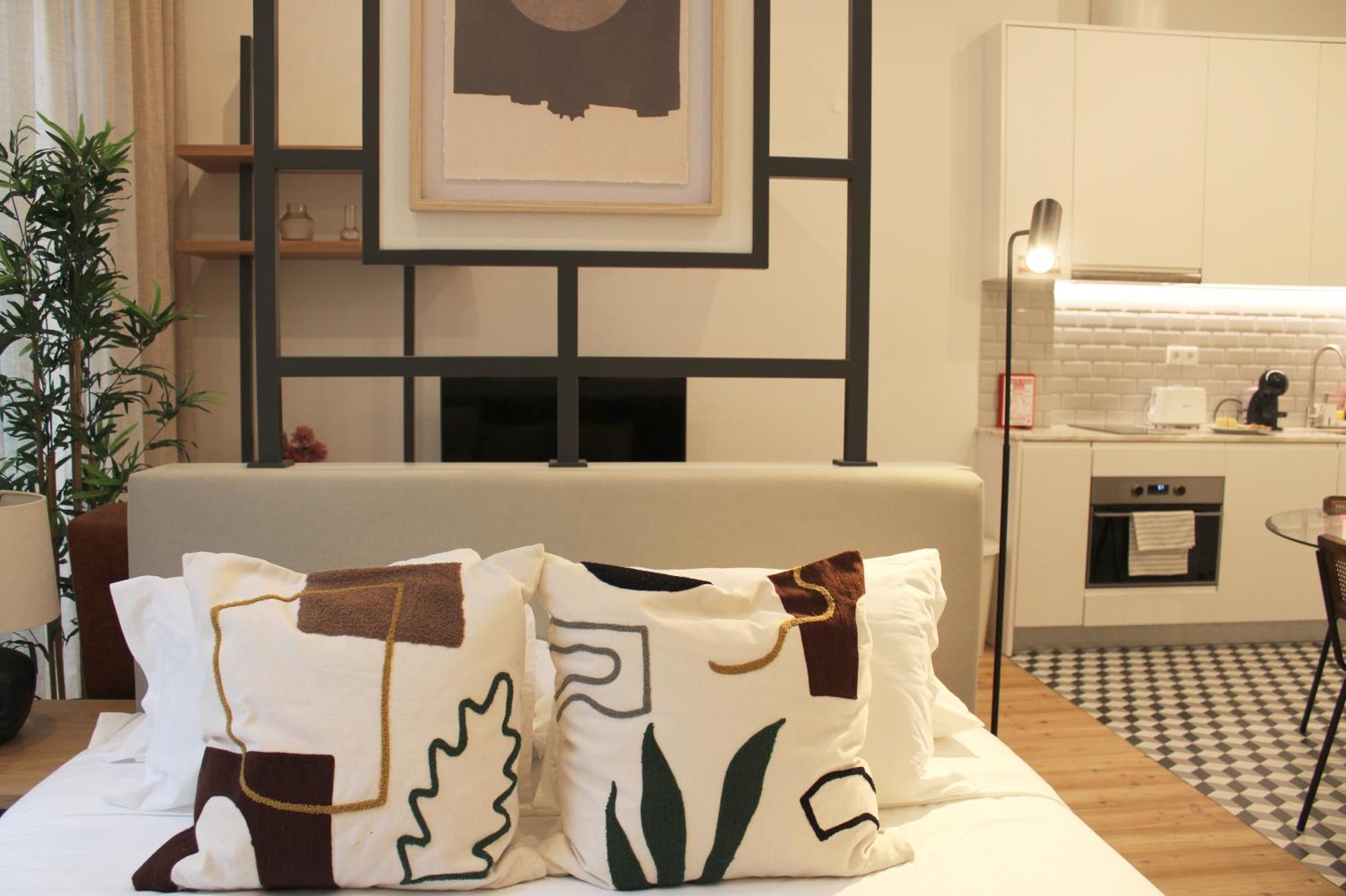 Modern Flat Near Trindade By Lovelystay * Porto