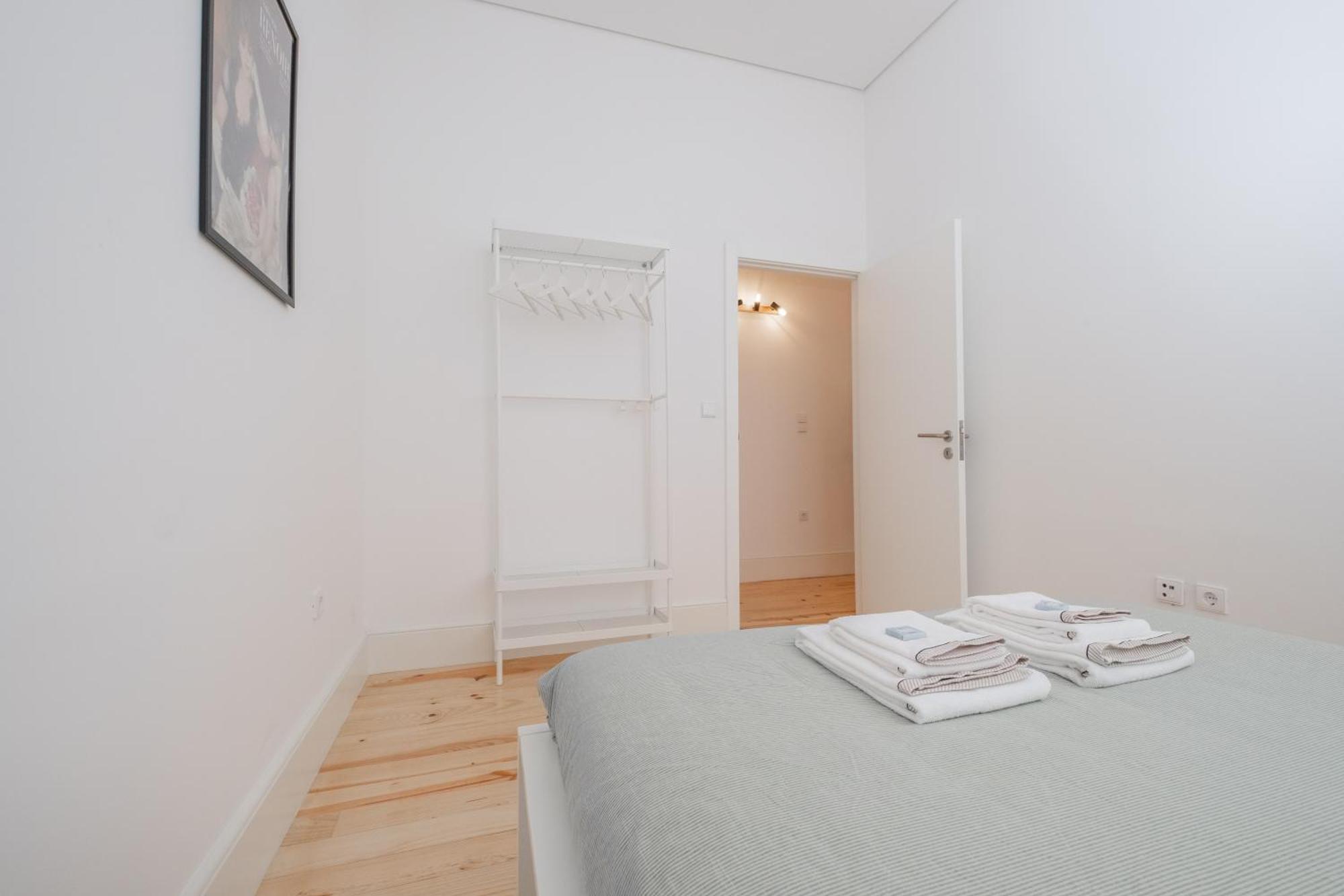 Host Wise - Sunny Downtown Apartment Porto