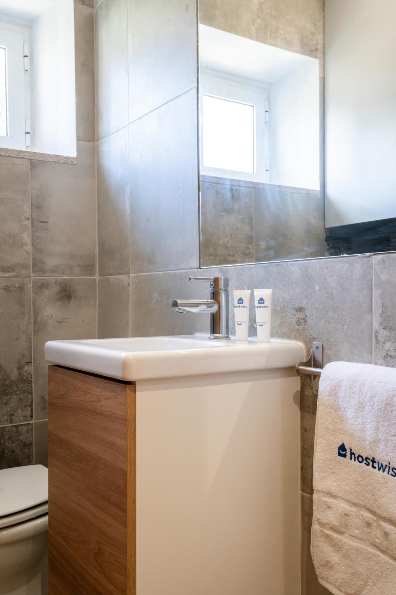 Host Wise - Terrace Delight House W Private Jacuzzi Ferienhaus *