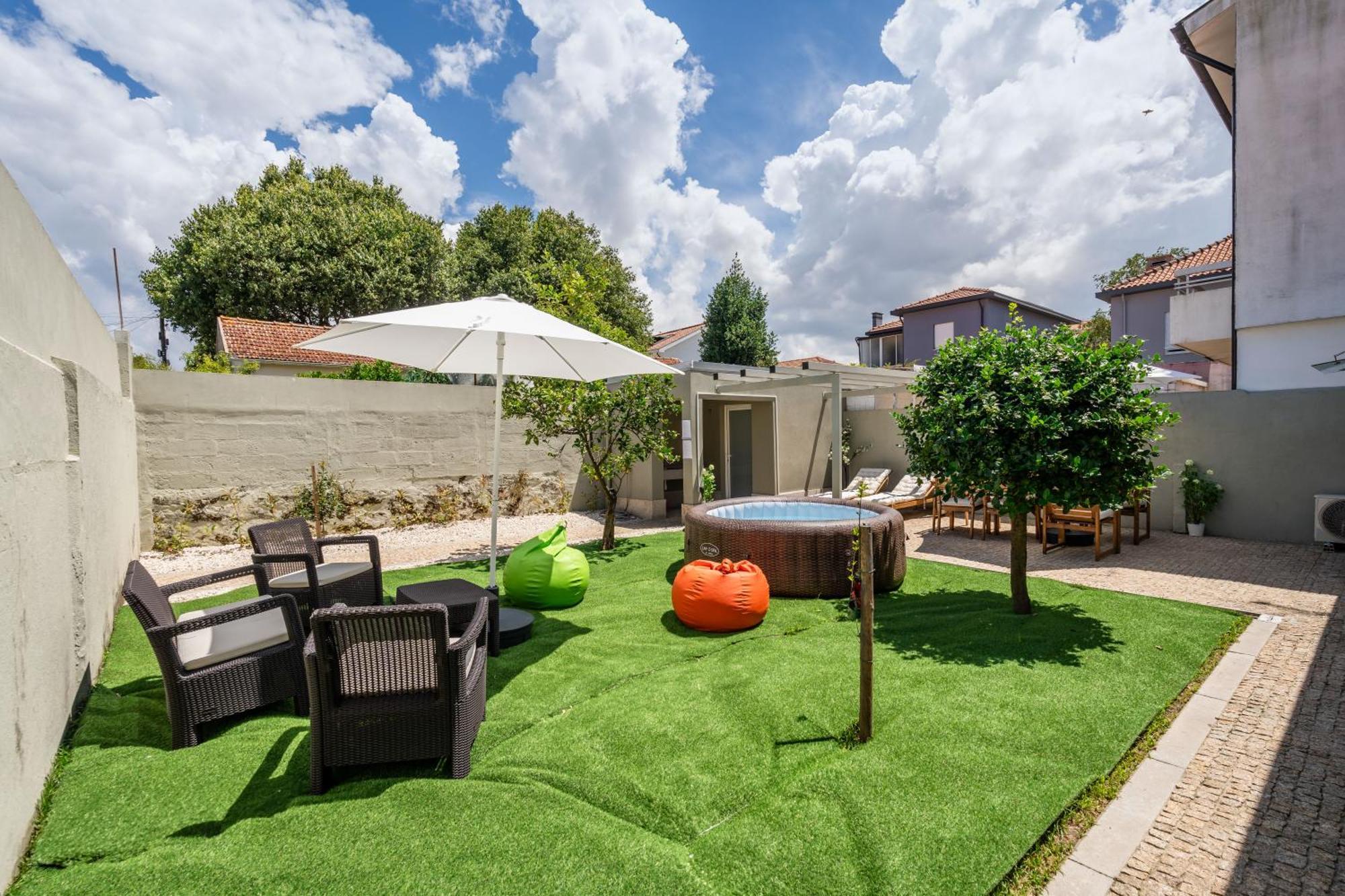 Ferienhaus Host Wise - Terrace Delight House W Private Jacuzzi Porto