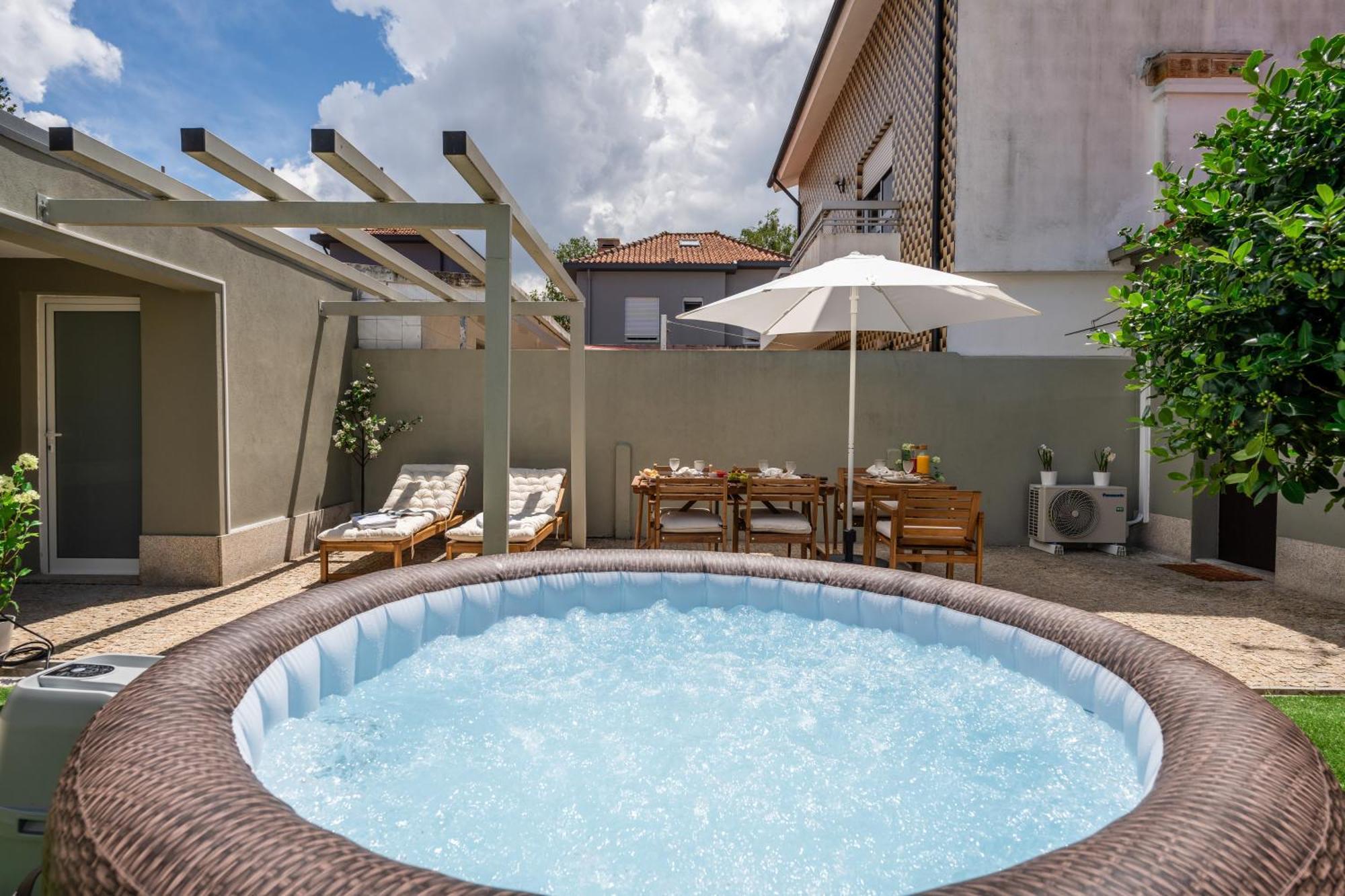 Ferienhaus Host Wise - Terrace Delight House W Private Jacuzzi Porto
