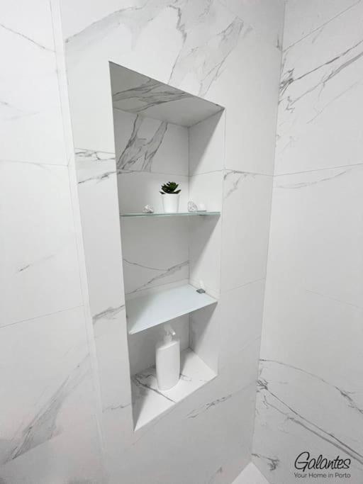 Downtown Spacious Flat In A Calm Street Apartment *