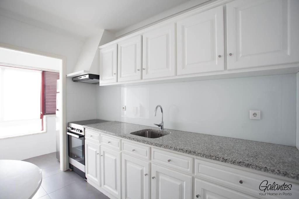 Downtown Spacious Flat In A Calm Street * Porto