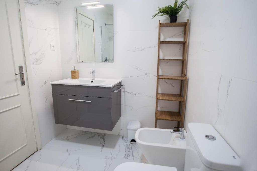 Apartment Downtown Spacious Flat In A Calm Street *