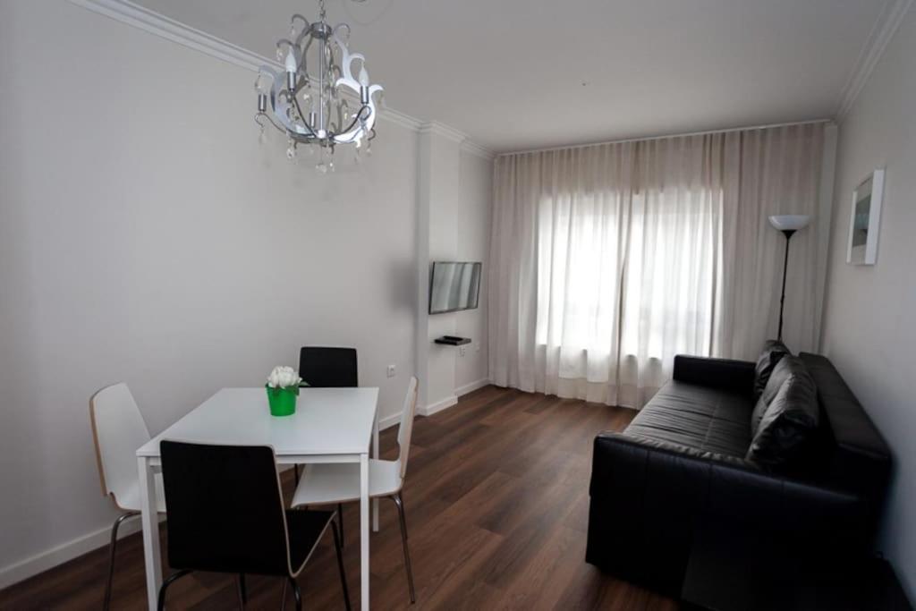 Downtown Spacious Flat In A Calm Street