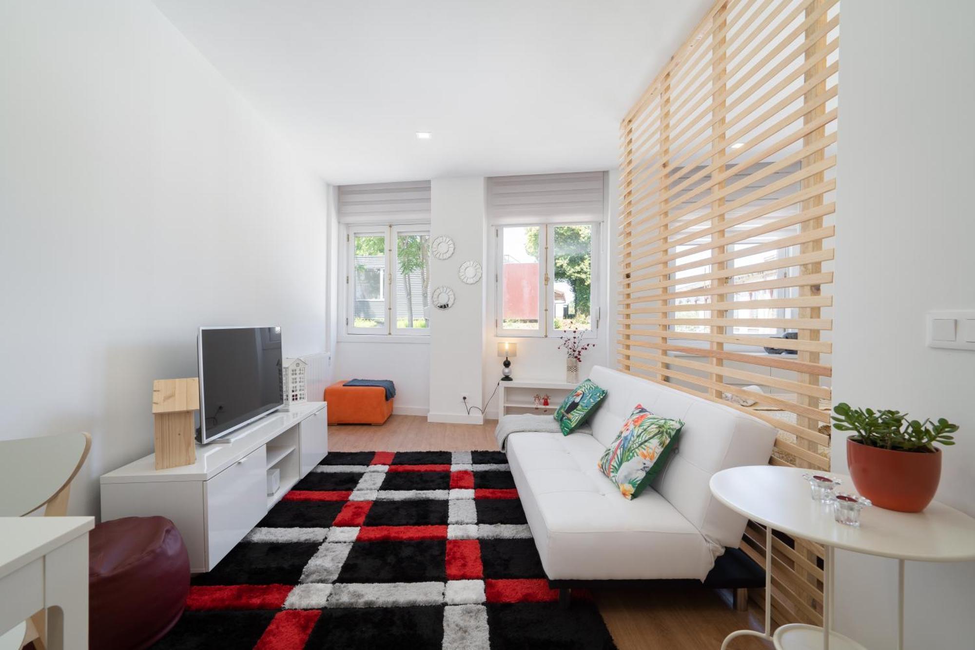Host Wise - Modern Bright Apartment