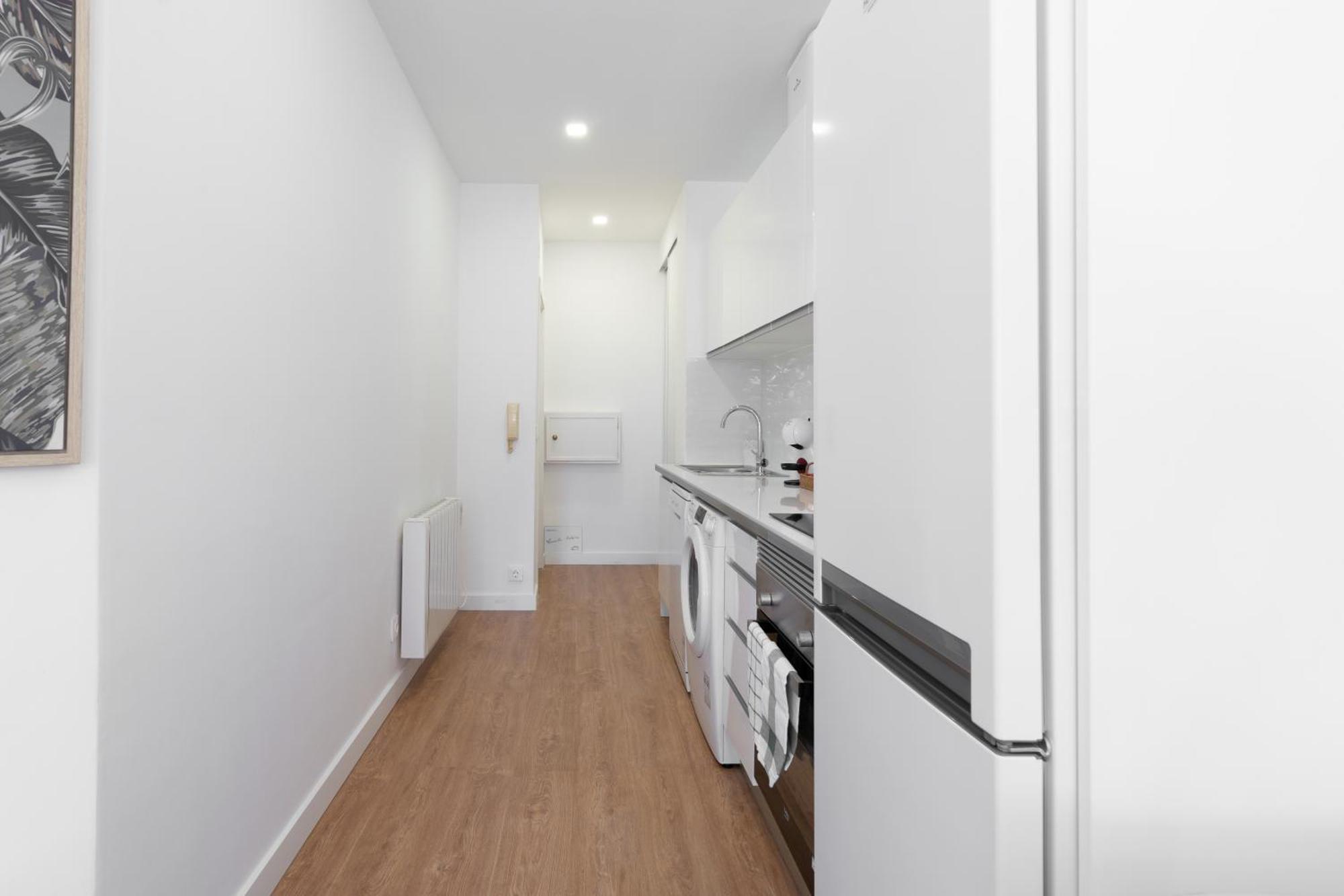 Host Wise - Modern Bright Apartment