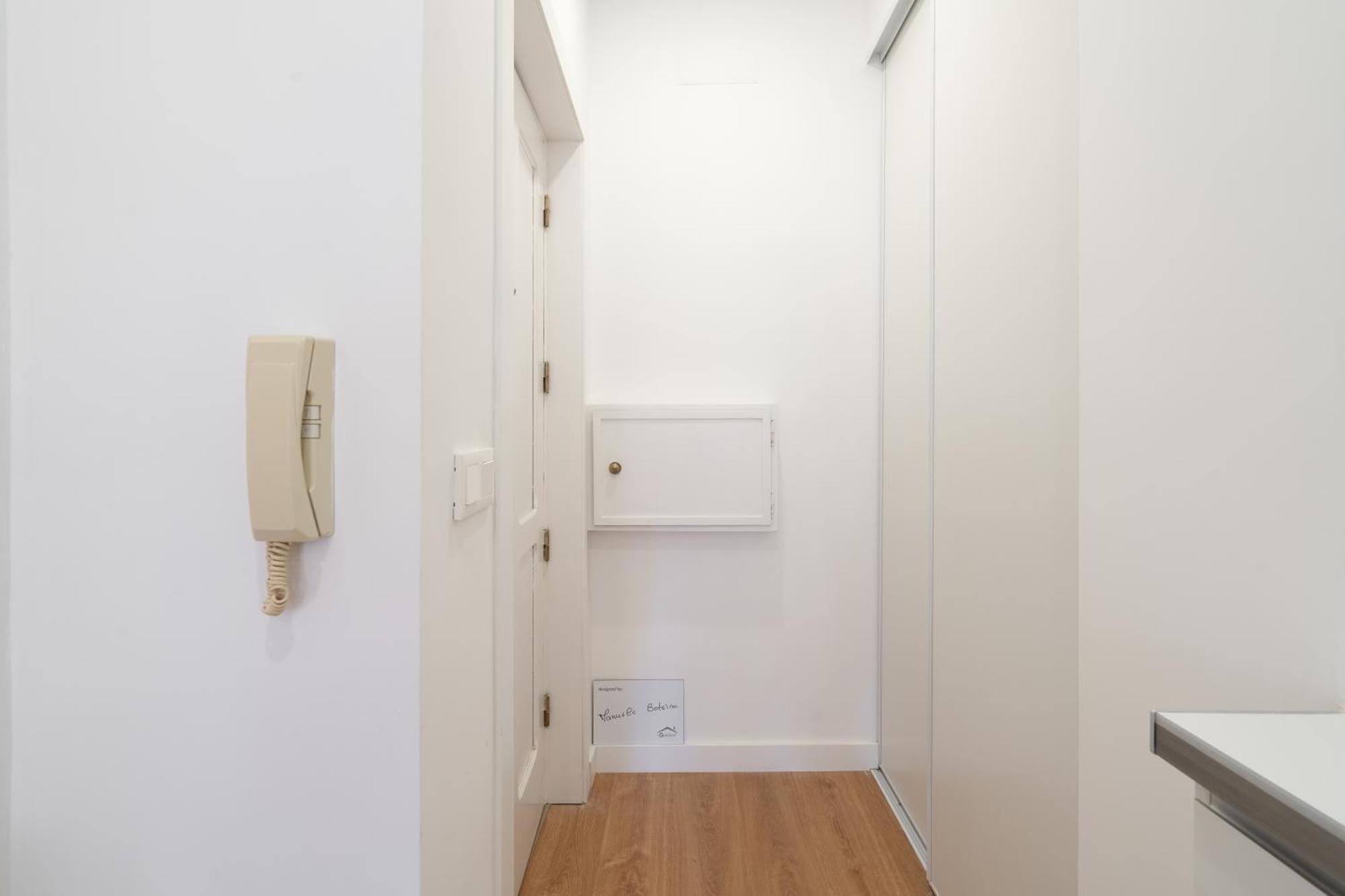 Host Wise - Modern Bright Apartment