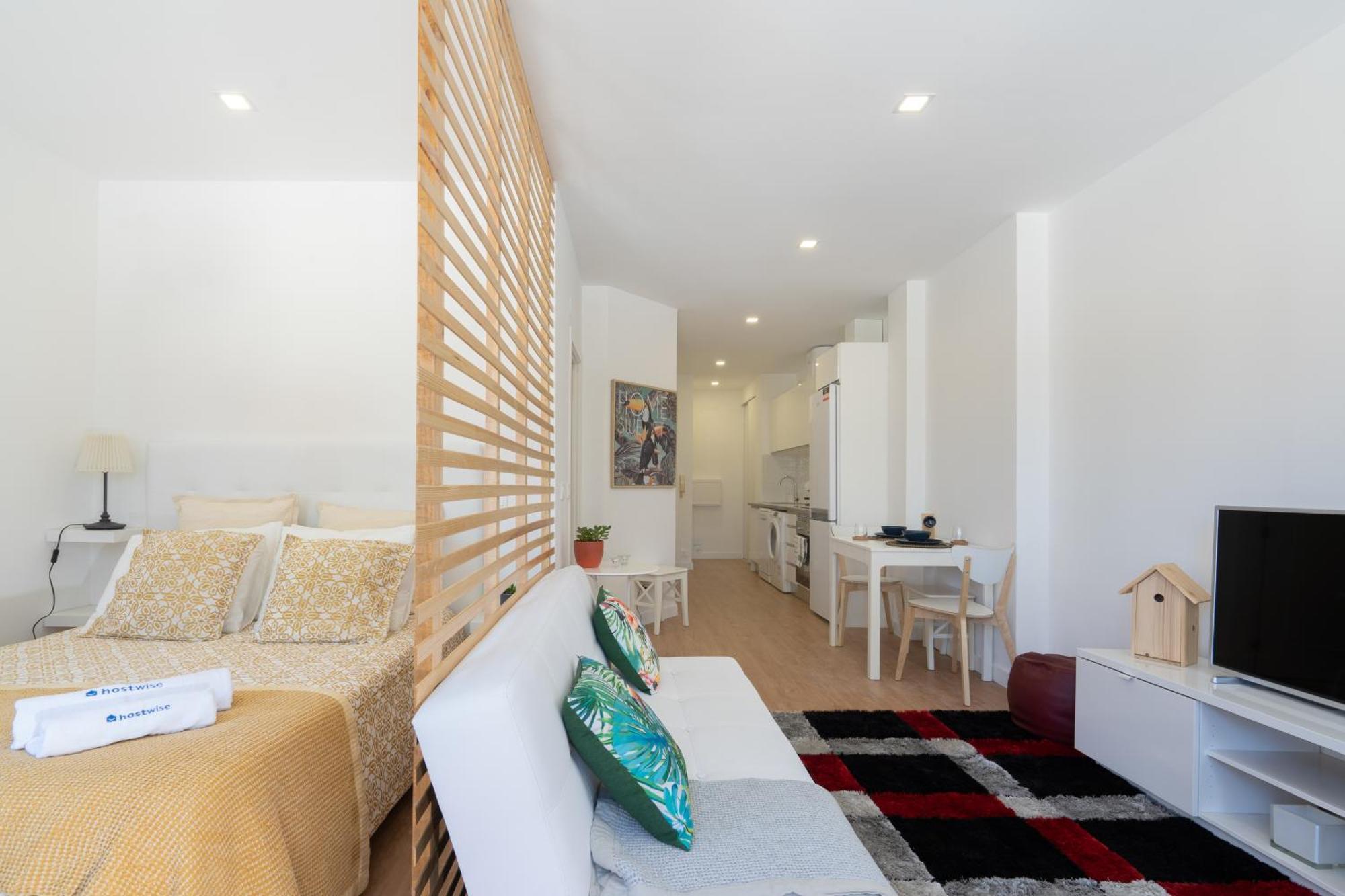 Host Wise - Modern Bright Porto