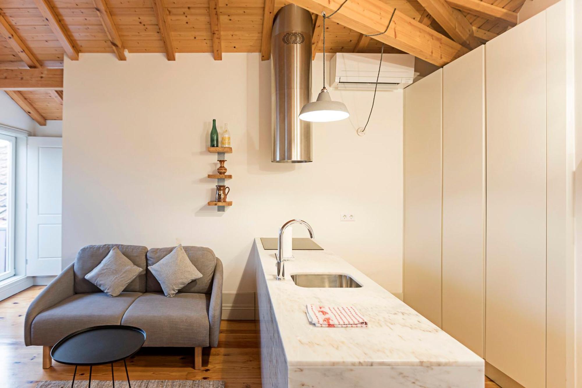 Charming Retreat With Balcony Apartment