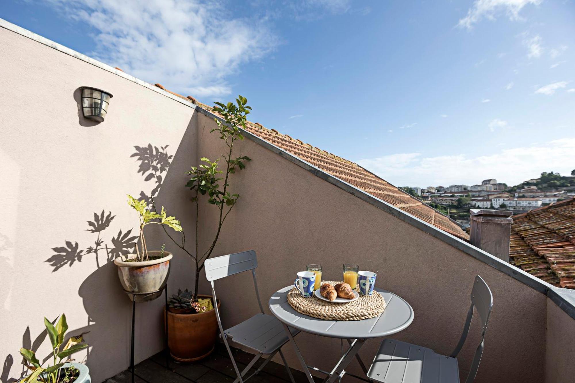 Charming Retreat With Balcony Apartment Porto