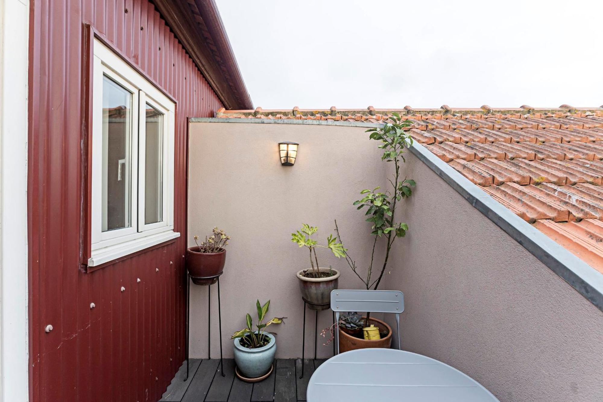 Apartment Charming Retreat With Balcony *