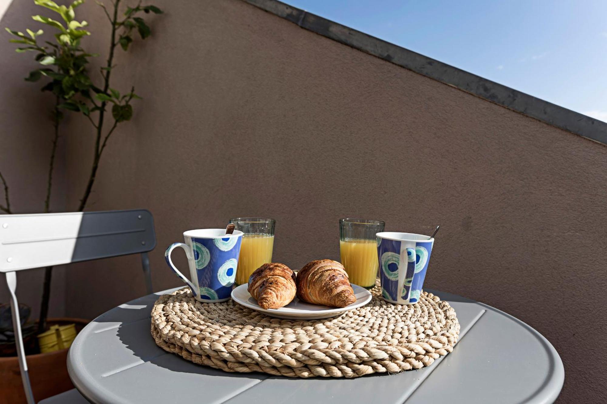 Charming Retreat With Balcony Apartment *