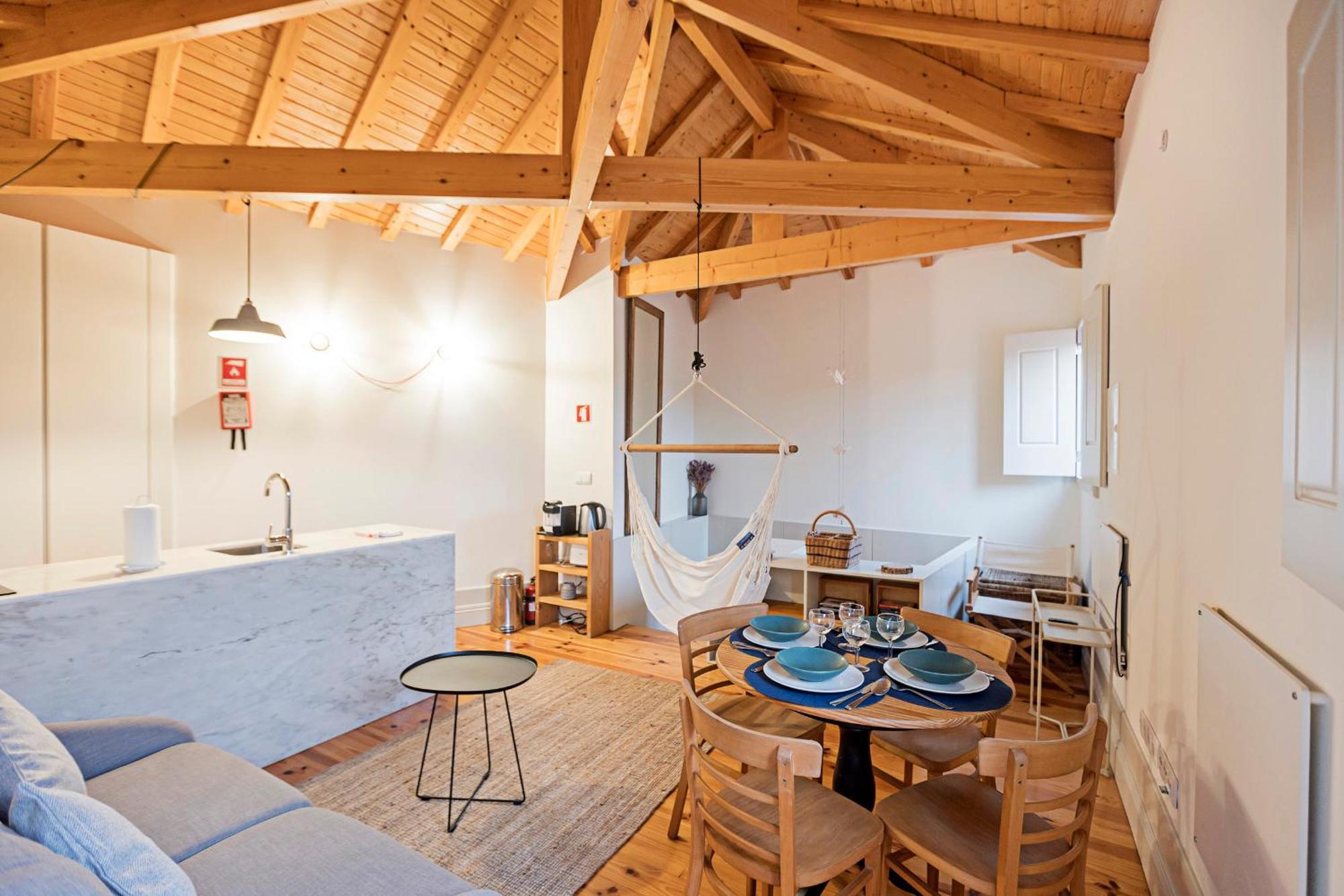 Apartment Charming Retreat With Balcony Porto