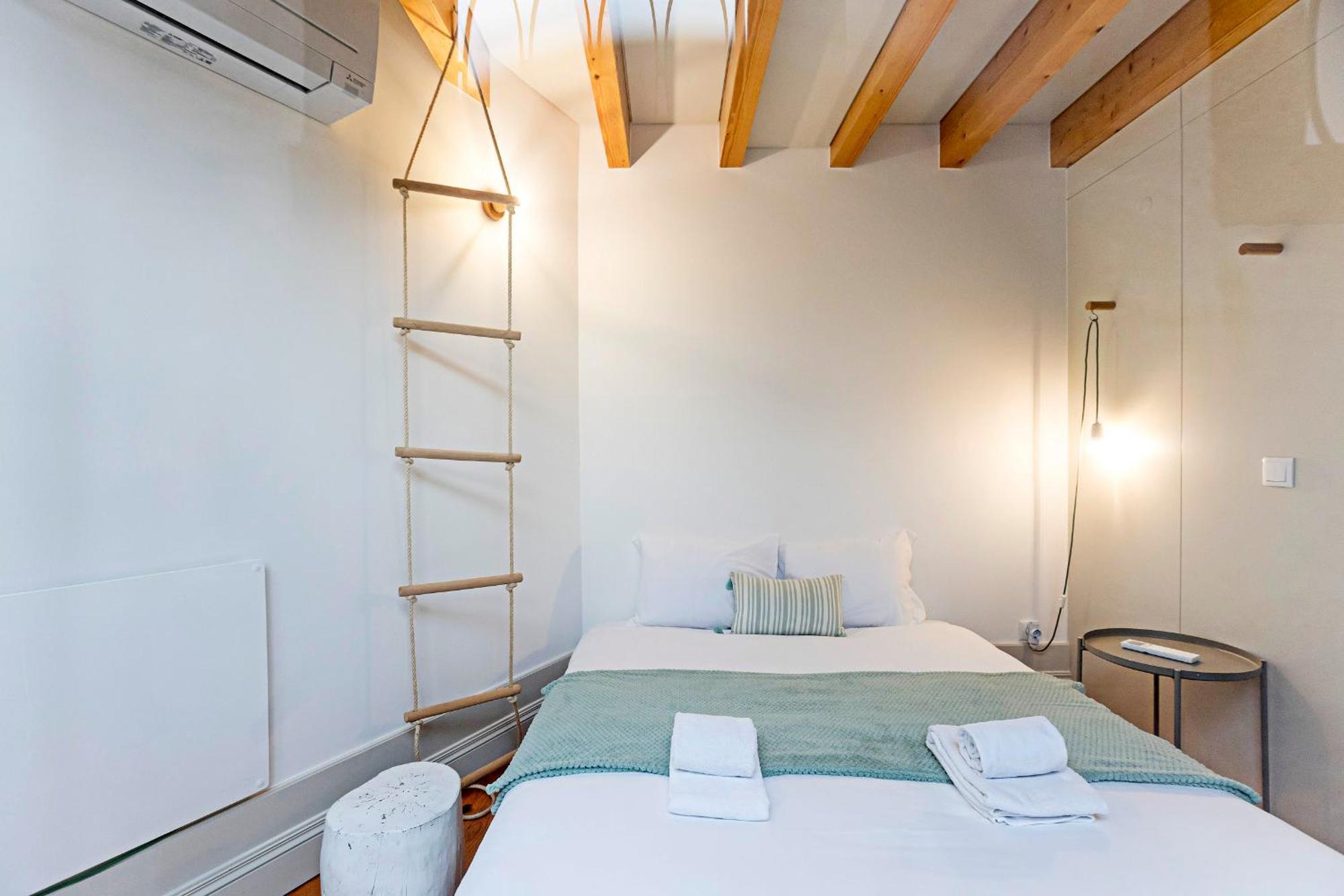 Charming Retreat With Balcony * Porto