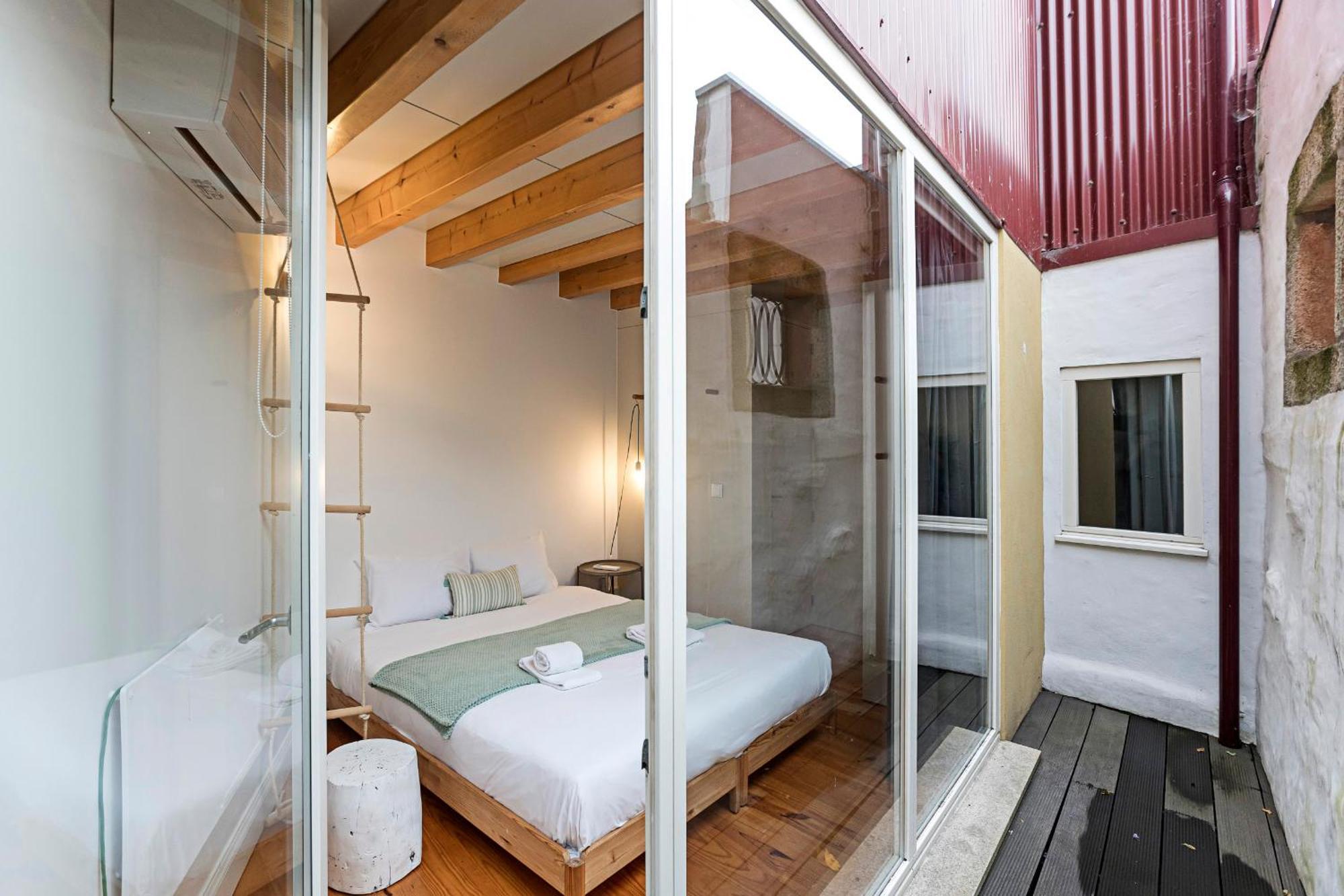 Apartment Charming Retreat With Balcony
