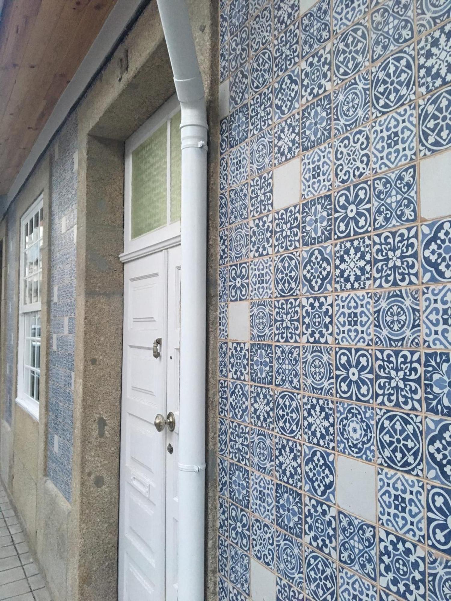 The Blue And White House Porto