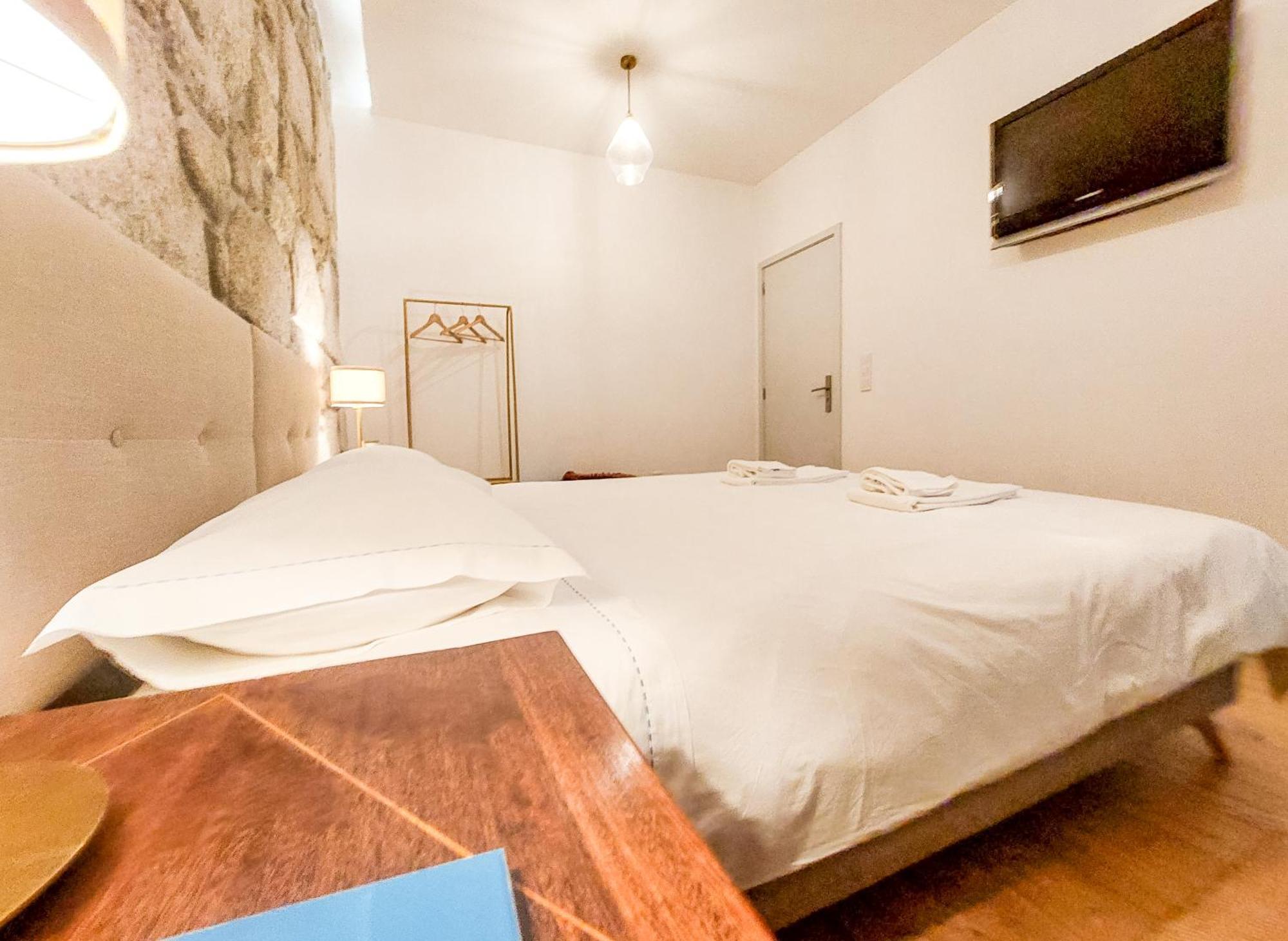 Bluetile Sol Apartment