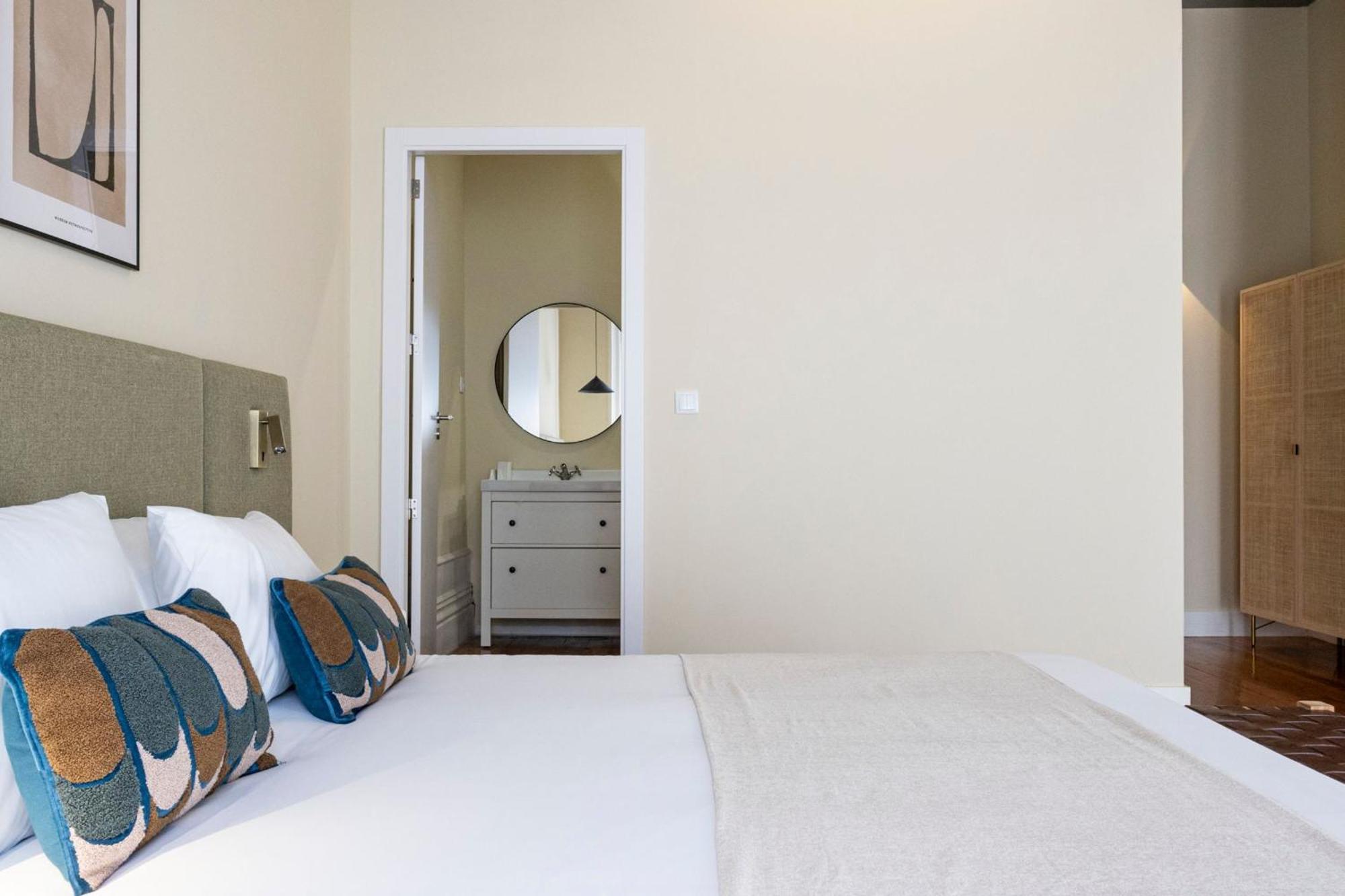 Apartment Bonjardim By Lovelystay