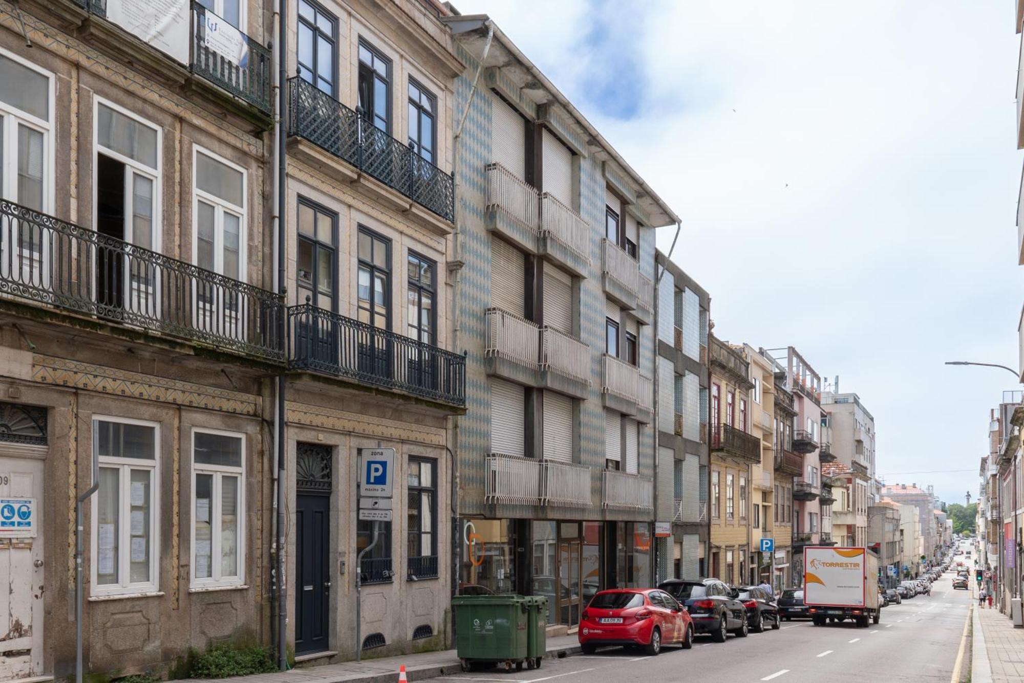 Host Wise - Colourful Cozy Flat * Porto