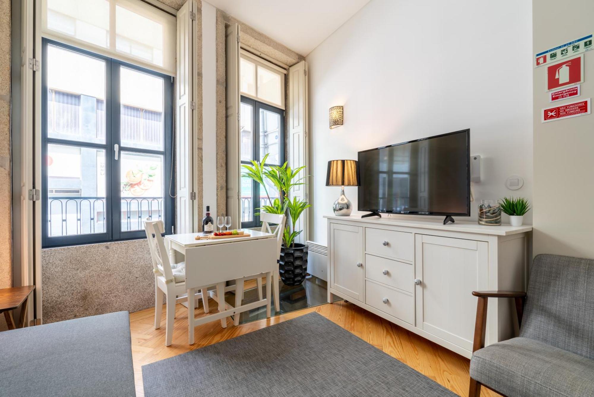 Host Wise - Colourful Cozy Flat Apartment Porto