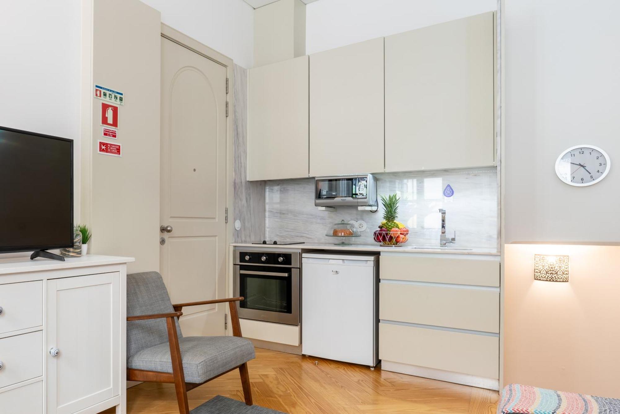 Host Wise - Colourful Cozy Flat Apartment Porto