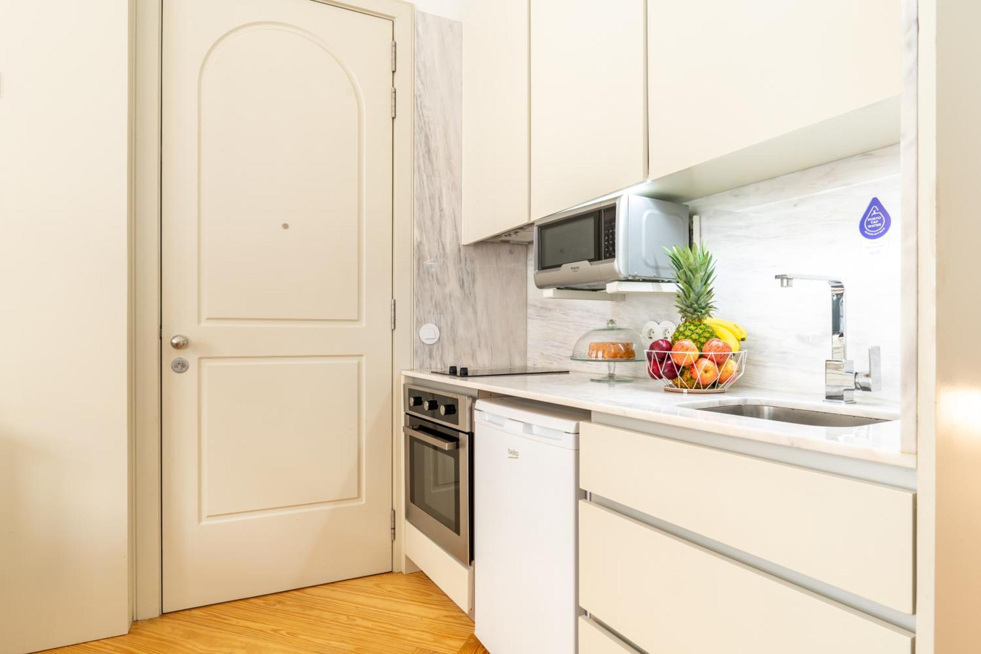 Apartment Host Wise - Colourful Cozy Flat *