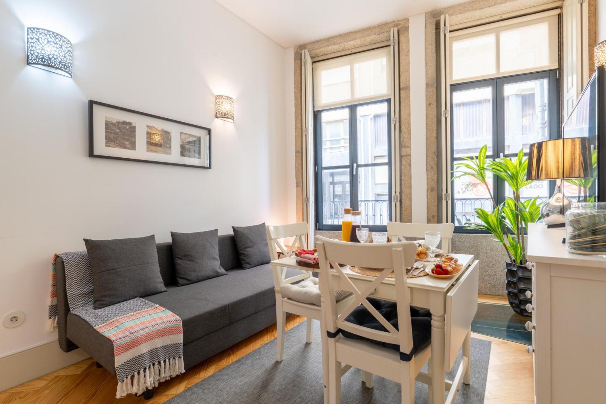 Apartment Host Wise - Colourful Cozy Flat
