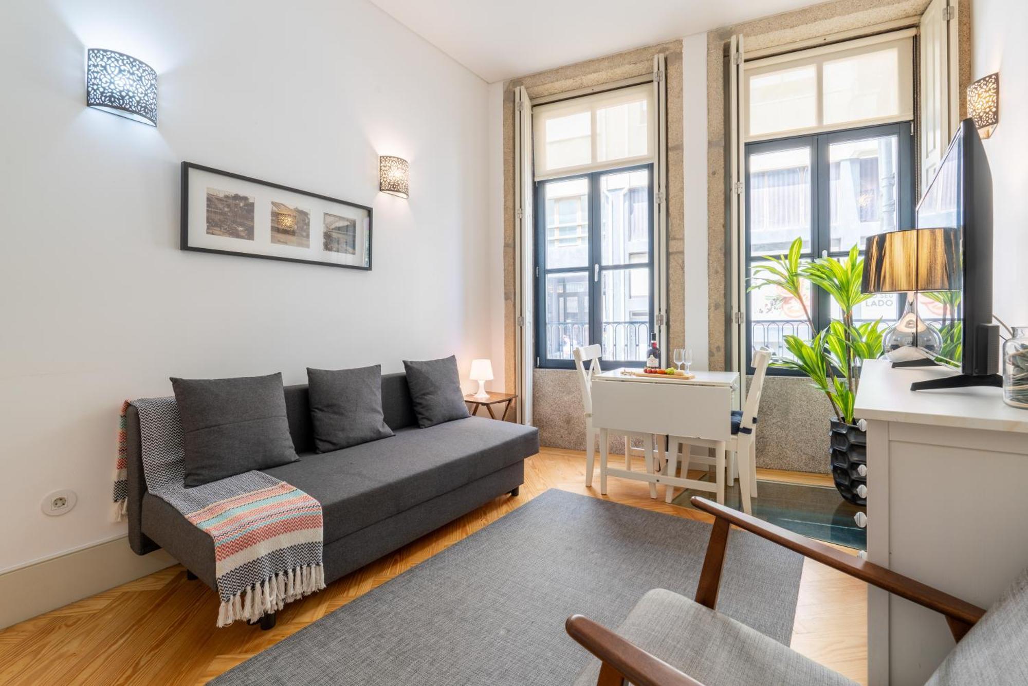 Host Wise - Colourful Cozy Flat Apartment *