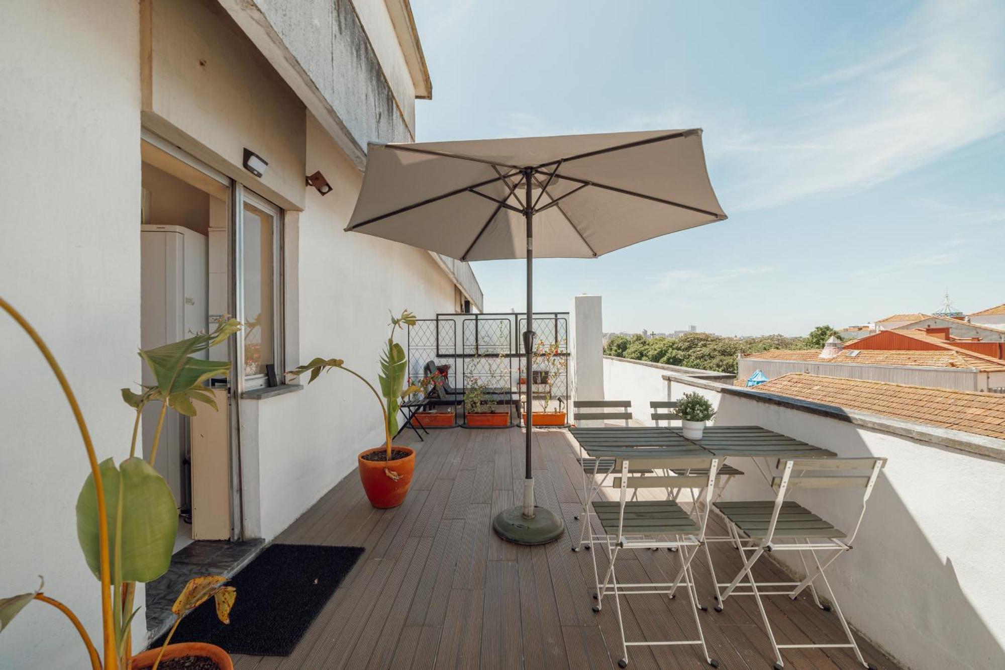 Downtown Classic With Terrace By Vacationy Apartment Porto