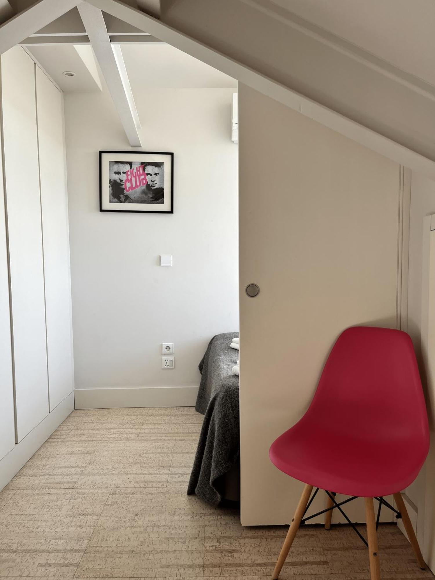 Cinema Apartment *
